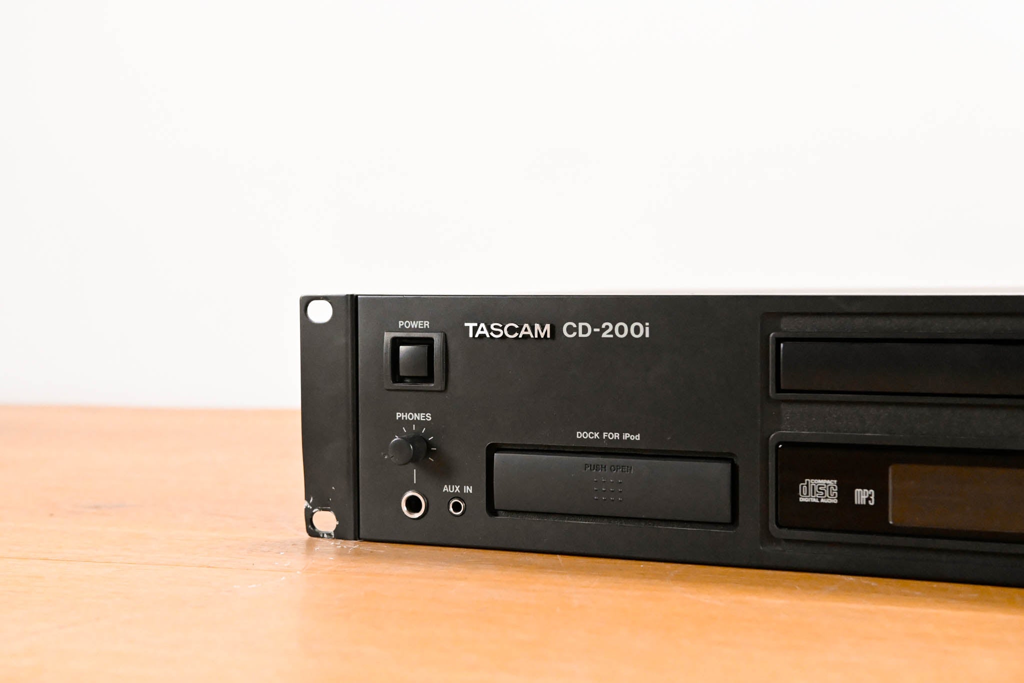 TASCAM CD-200i Rackmountable CD Player with iPod Dock