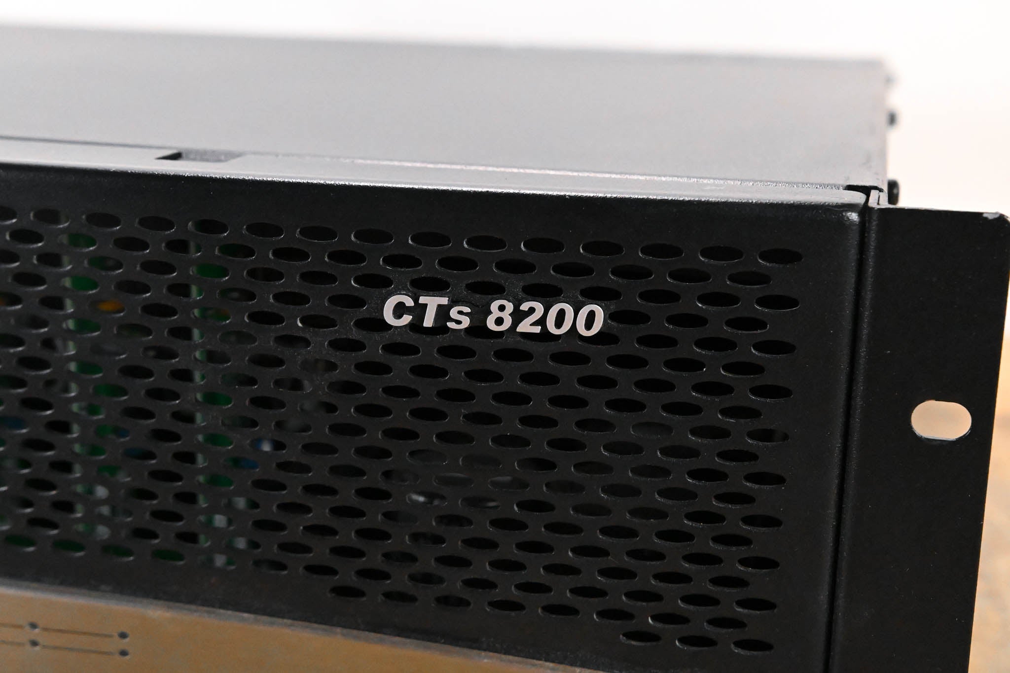 Crown CTs 8200 200W 8-Channel Power Amplifier