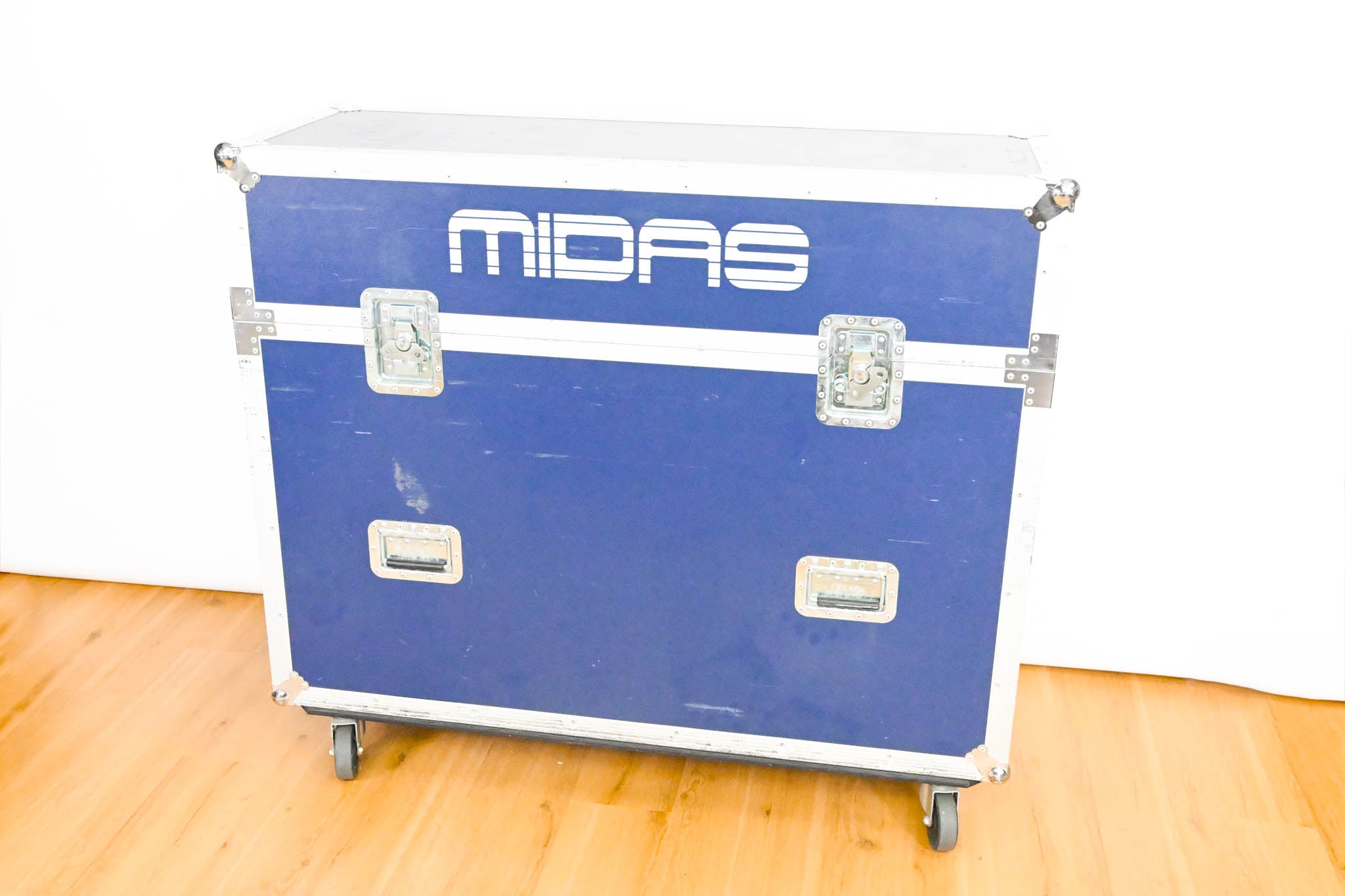 Midas PRO2 Live Digital Audio Mixing Console with Flight Case