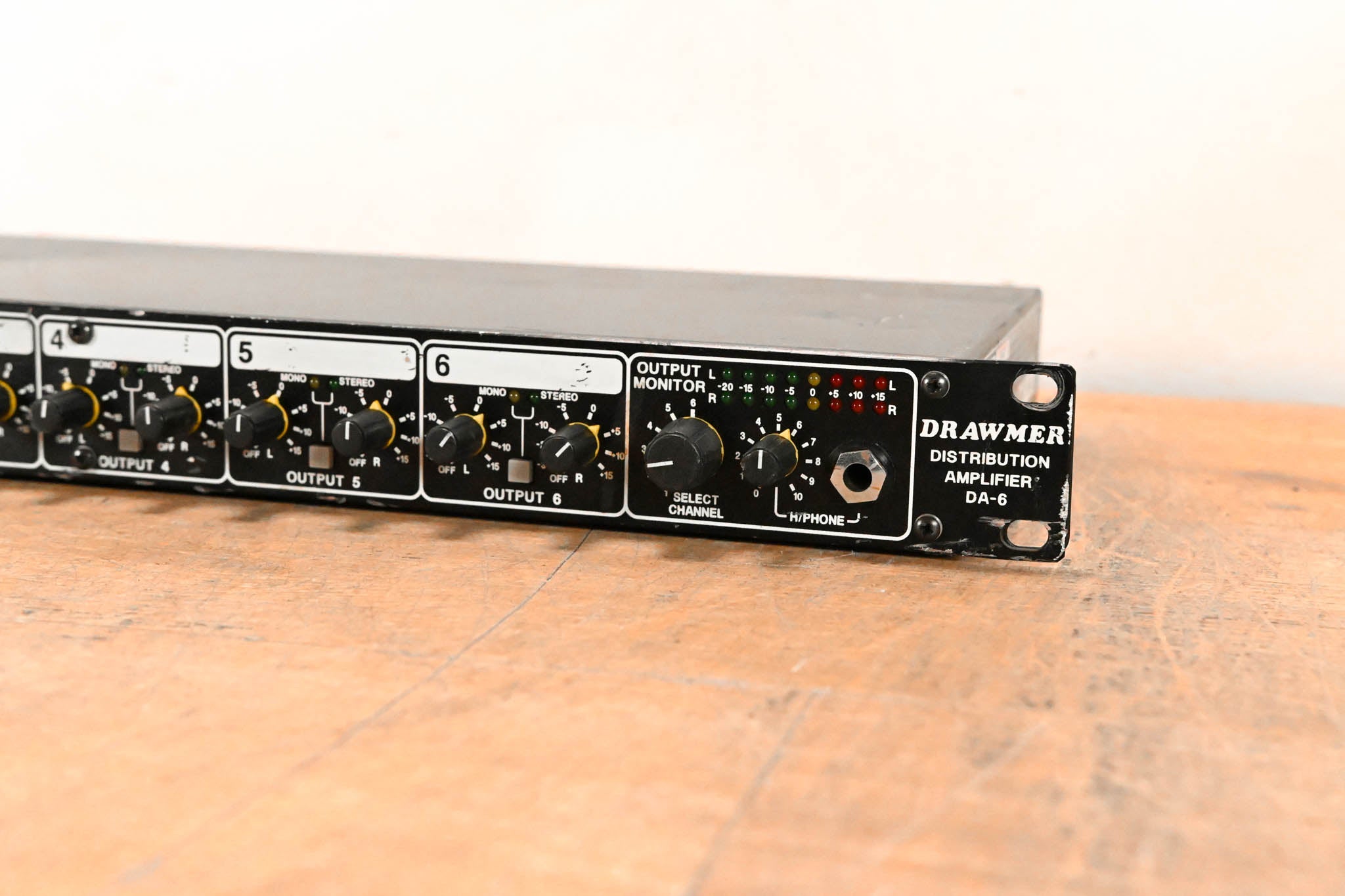 Drawmer DA-6 Stereo In, 6x Stereo Out Balanced Distribution Amplifier