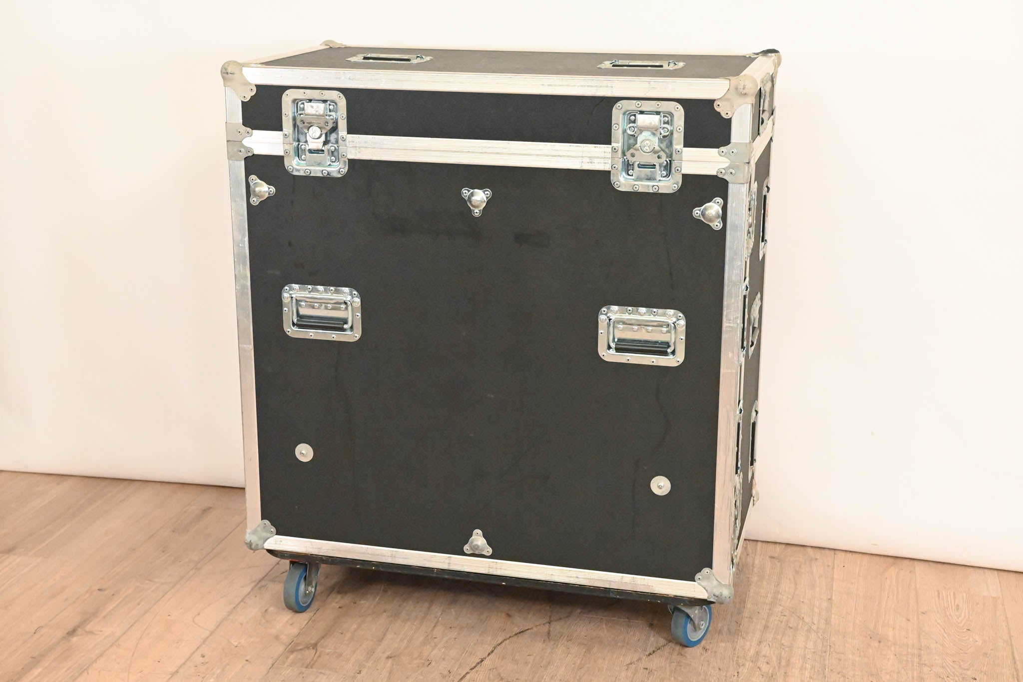 Yamaha CL3 Digital Audio Mixing Console with Road Case