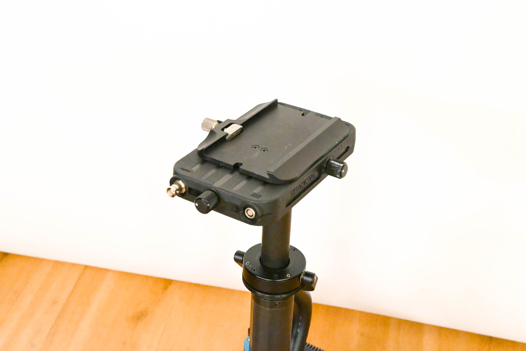 Steadicam Zephyr HD Camera Stabilizer System w/Arm, Vest, Monitor & Case