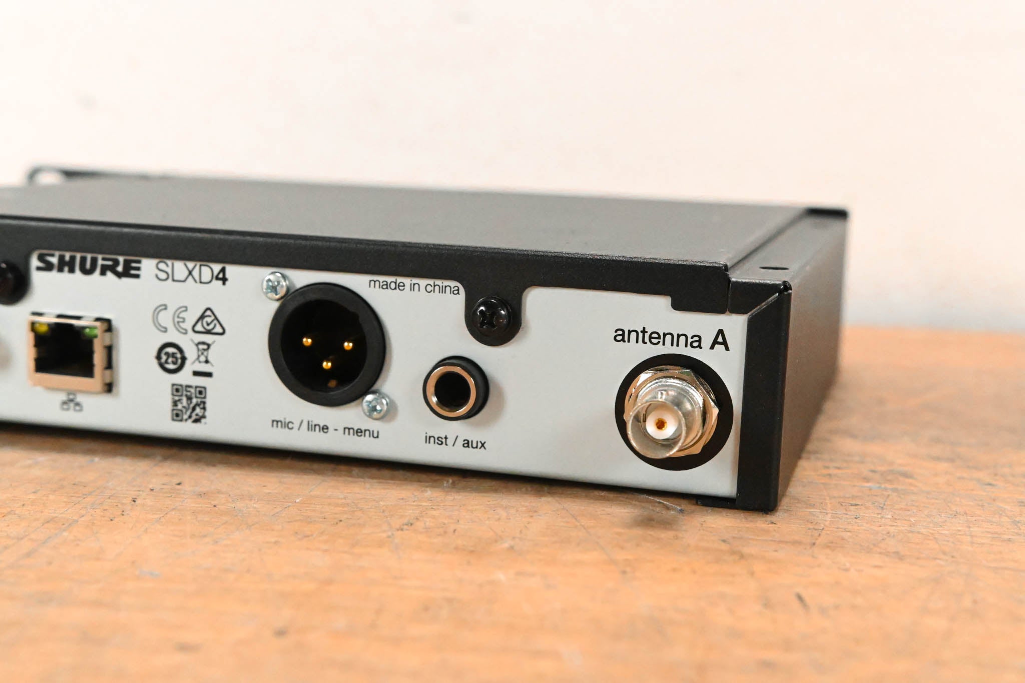 Shure SLXD4 Wireless Receiver - J52 Band: 558-602 / 614-616 MHz (NO PSU)