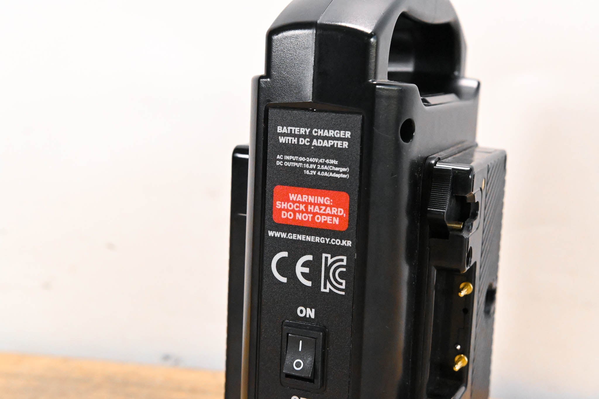 Gen Energy G-C50 2-Channel Lithium-Ion Battery Charger (Gold Mount)