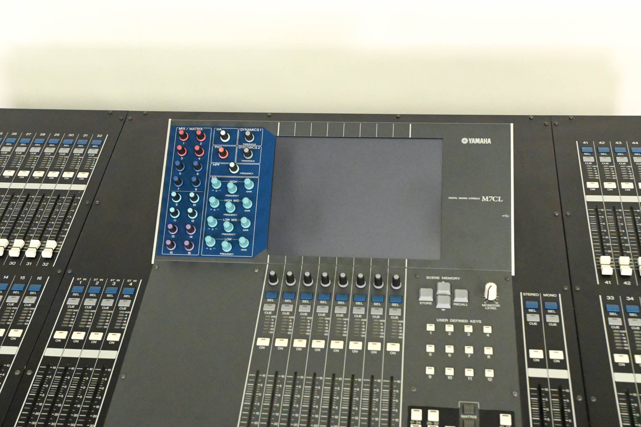 Yamaha M7CL-48ES 48-Channel EtherSound Digital Audio Mixer CG01S2P