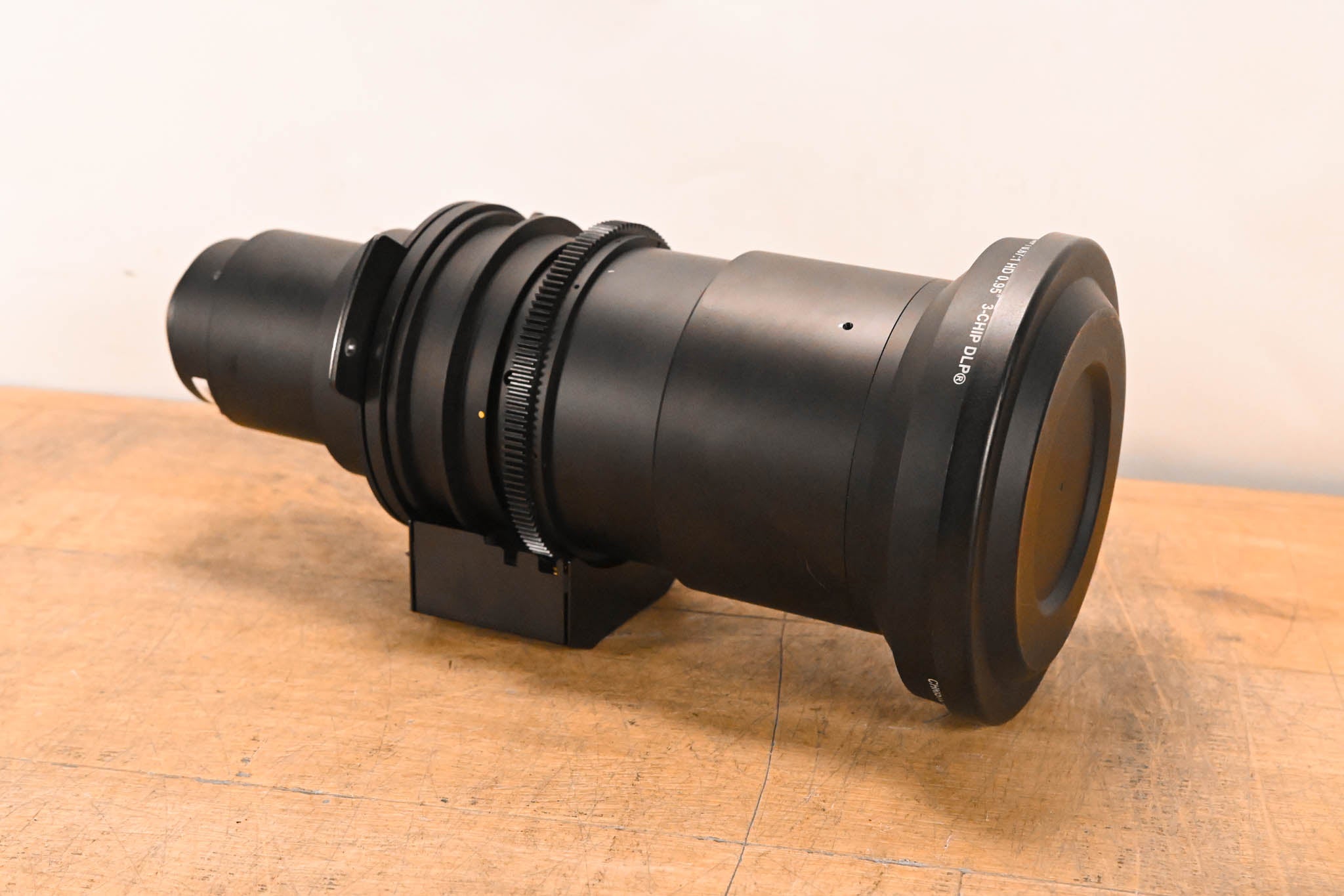 Christie ILS Lens 0.73:1 SX+ / 0.67:1 HD 0.95" 3-Chip Lens