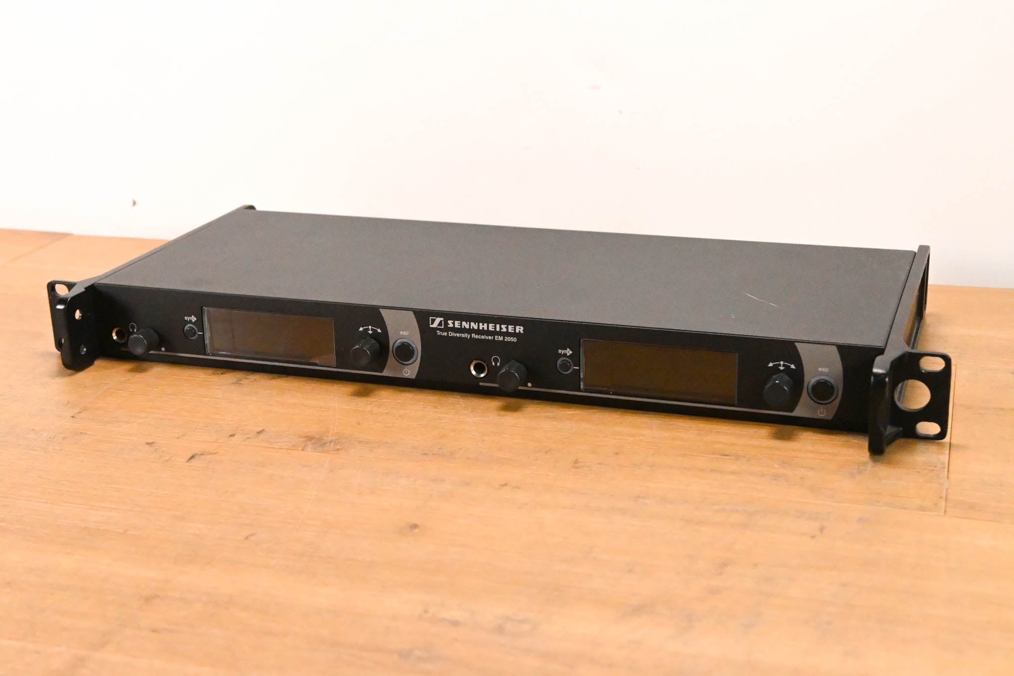 Sennheiser EM 2050 Wireless Receiver w/ one Beltpack - 516-558 MHz