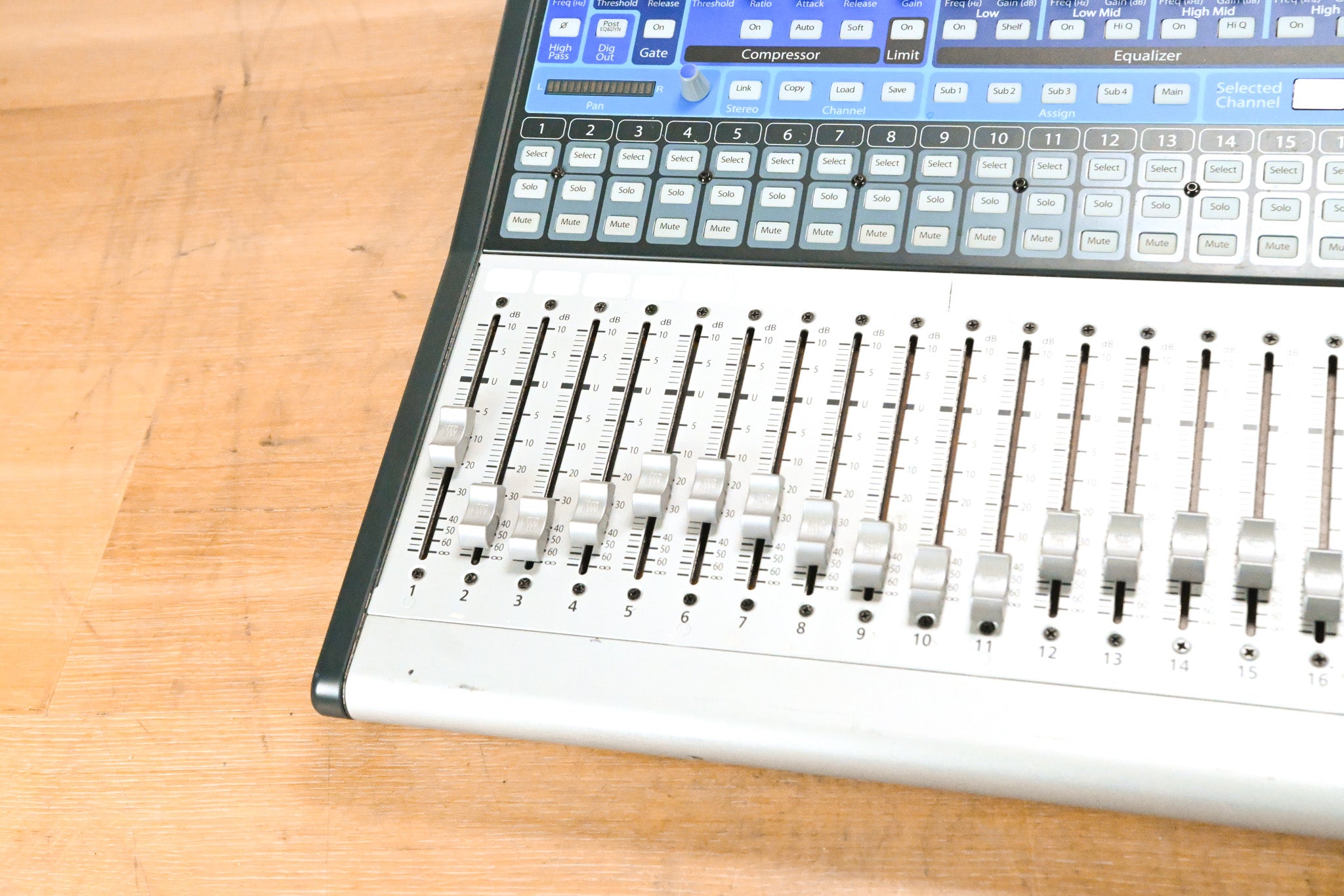 PreSonus StudioLive 16.4.2 16-Channel Digital Audio Mixer