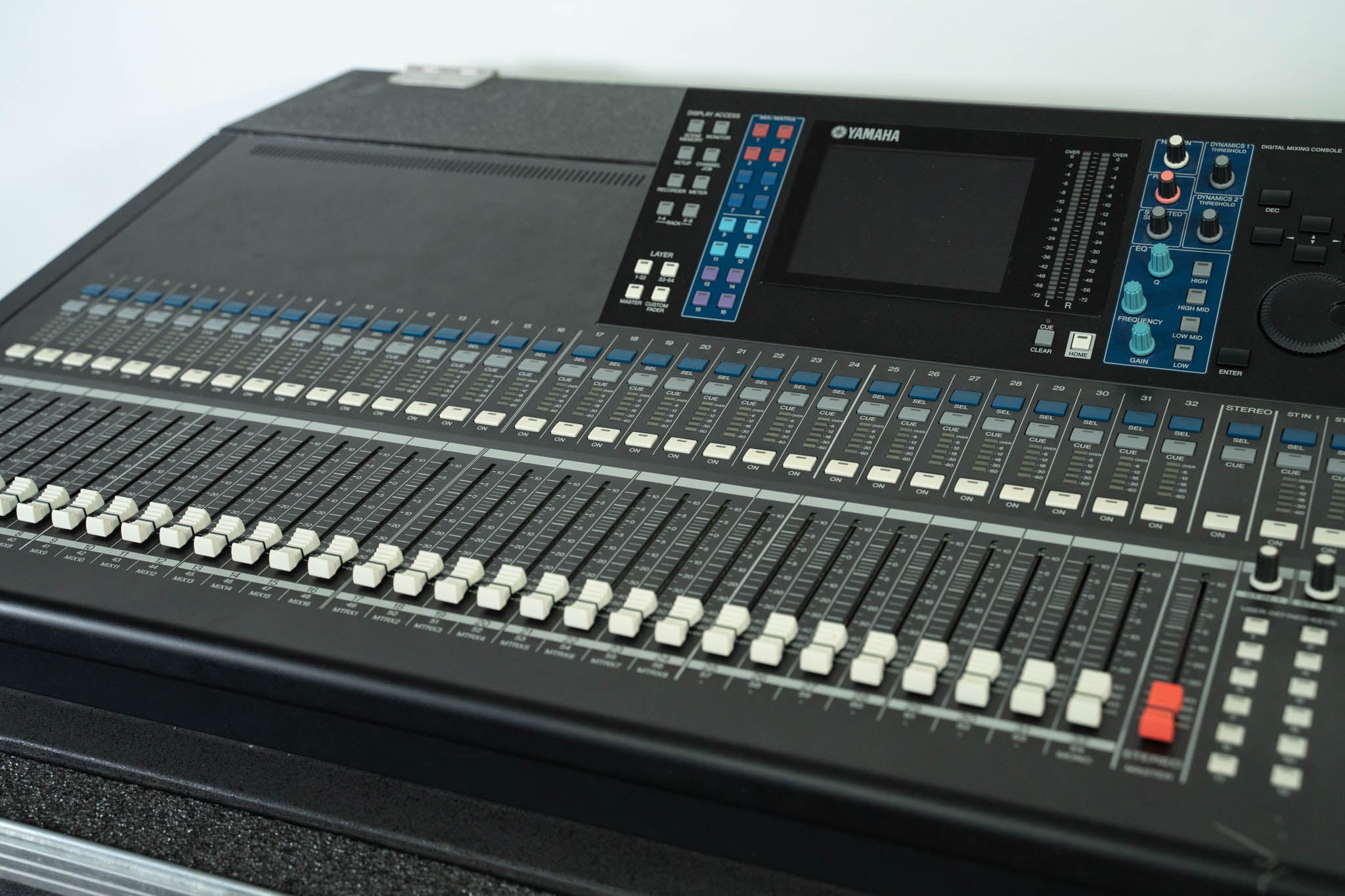 Yamaha LS9-32 32-CH Digital Mixing Console with Road Case