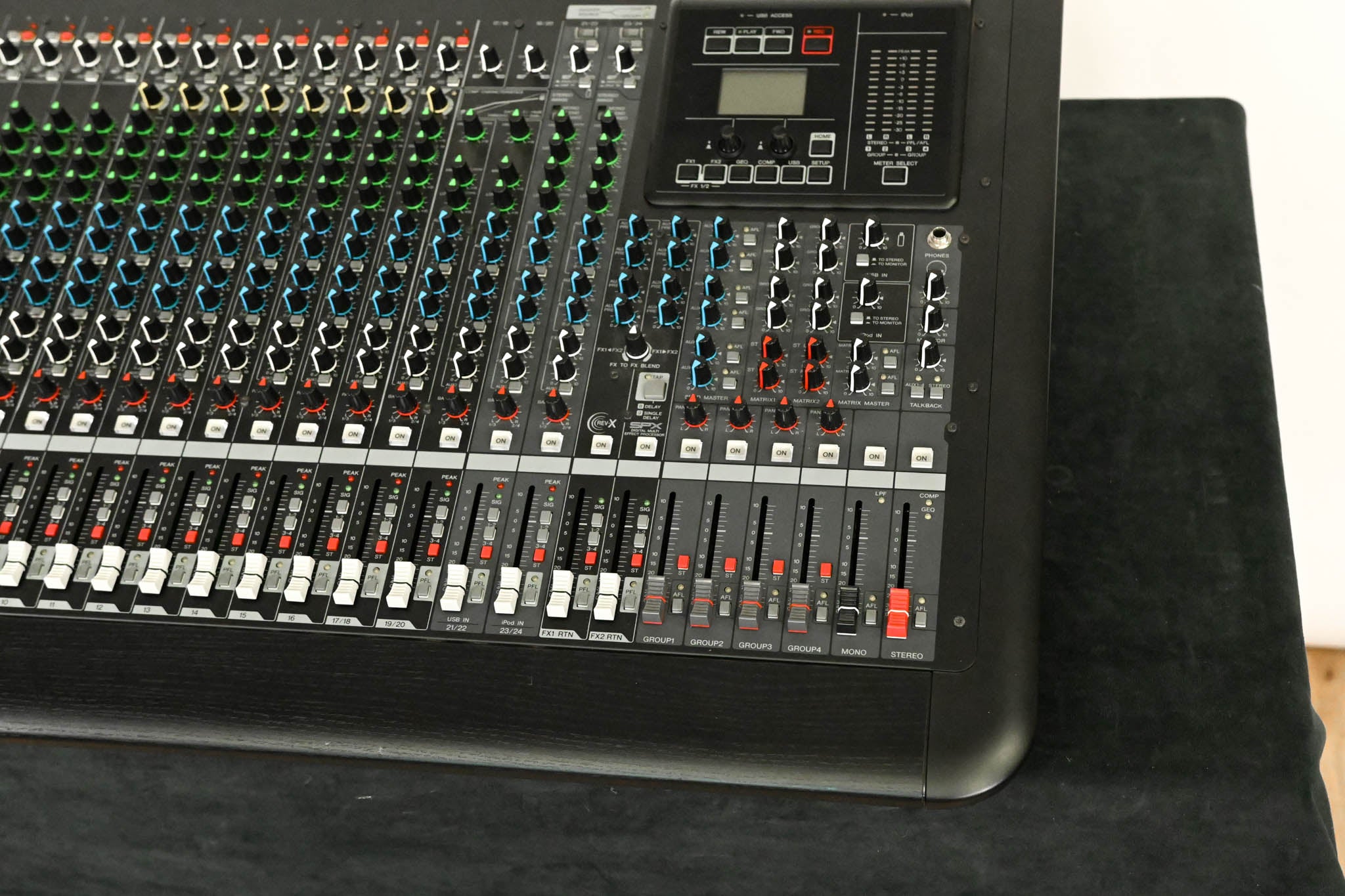 Yamaha MGP24X 24-Channel Mixer with USB and Effects