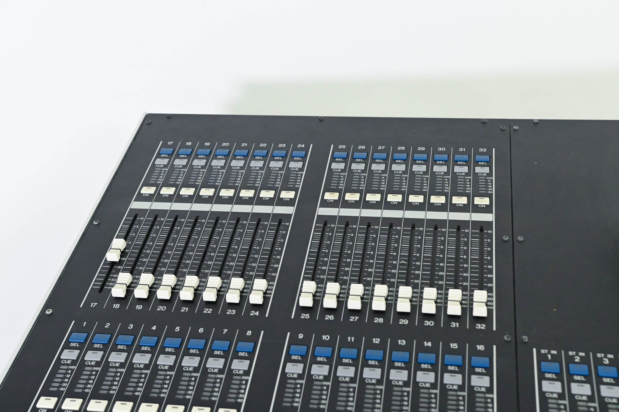 Yamaha M7CL-48ES 48-Channel EtherSound Digital Audio Mixer