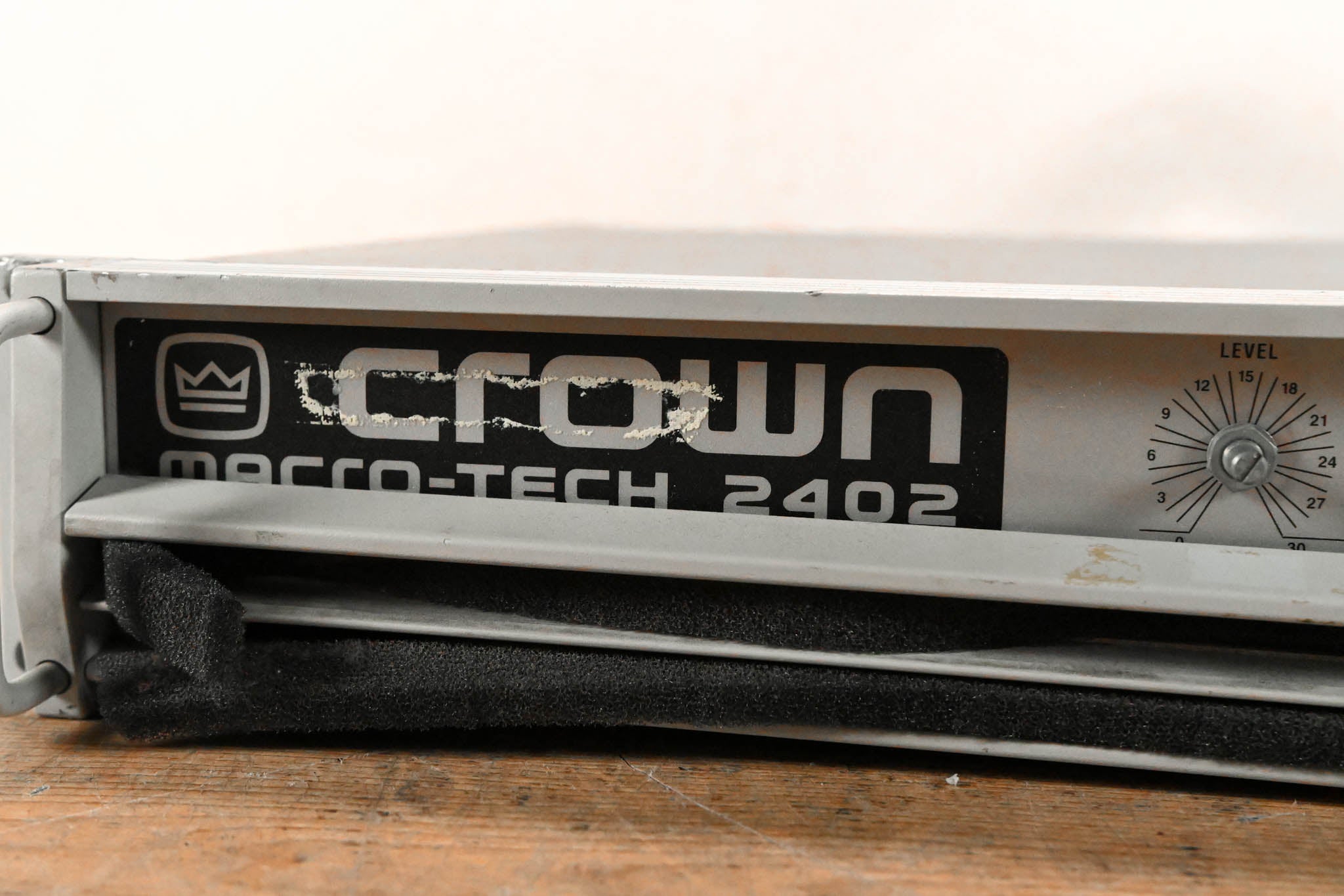 Crown Macro-Tech 2402 2-Channel Power Amplifier