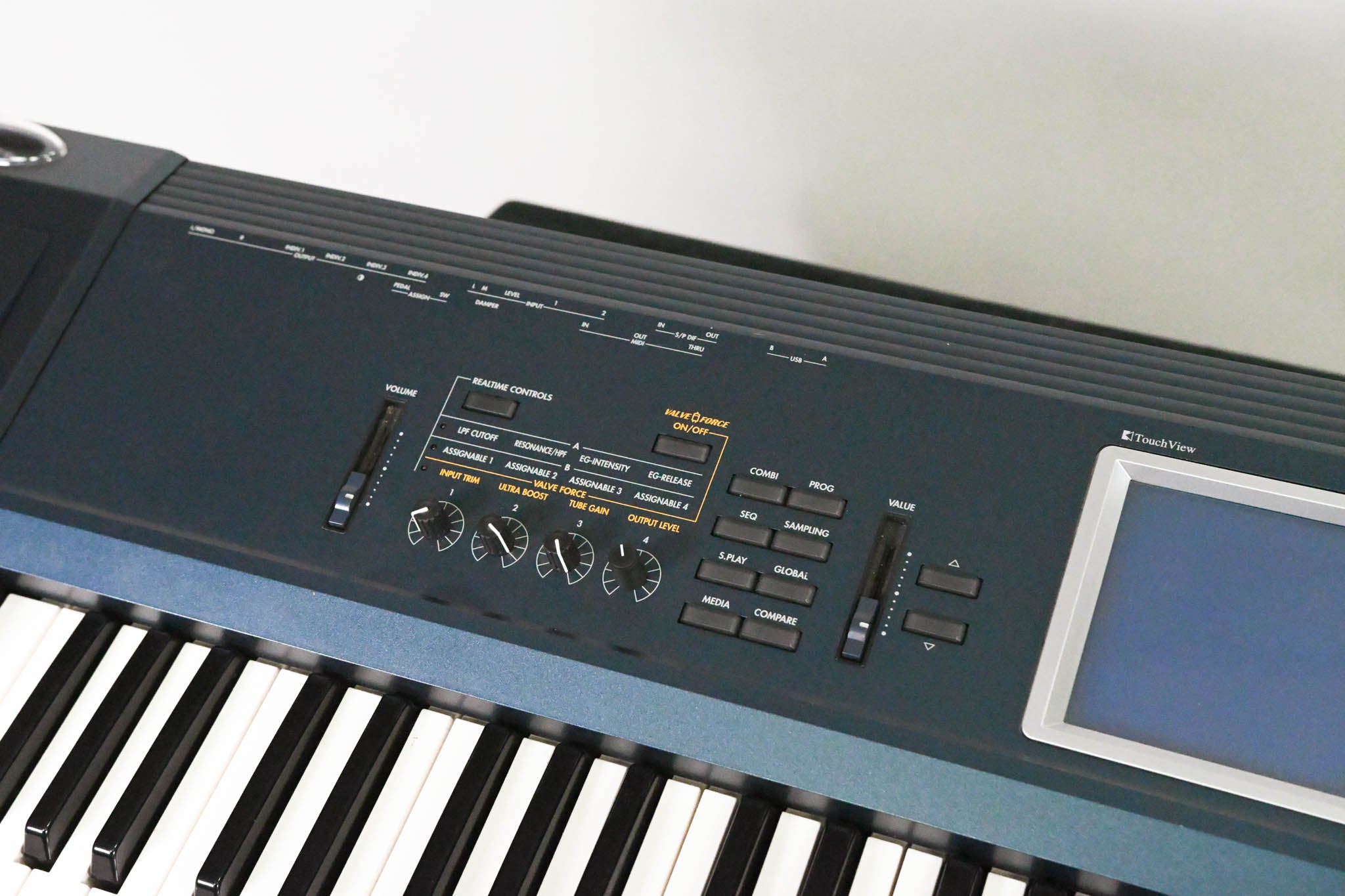 Korg Triton Extreme 76 76-Key 120-Voice Polyphonic Workstation