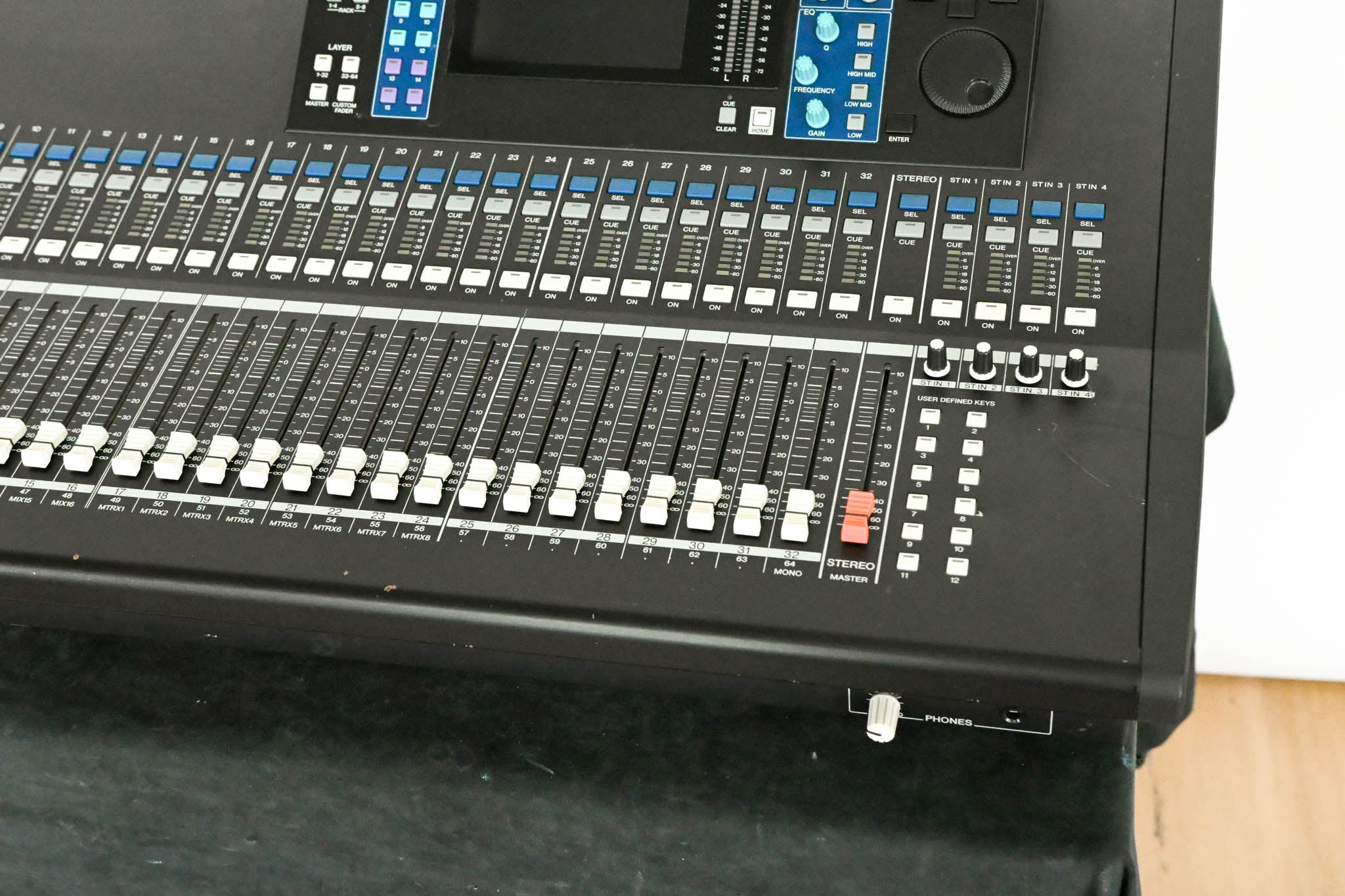 Yamaha LS9-32 32-Input Digital Mixing Console