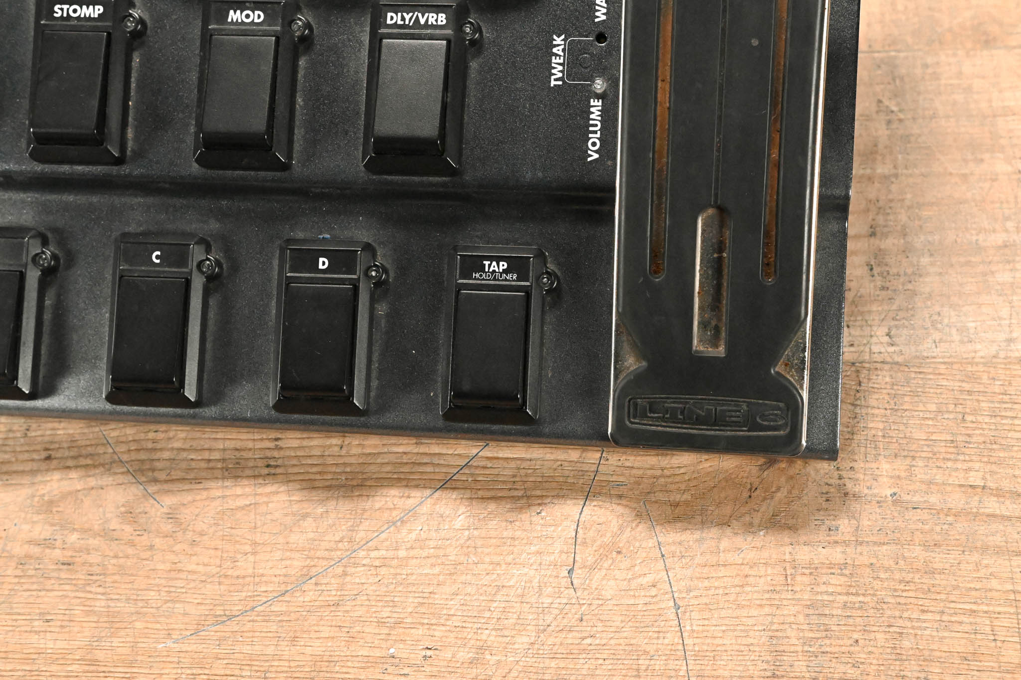 Line 6 Bass POD XT Live Multi-Effects Pedalboard (NO POWER SUPPLY)