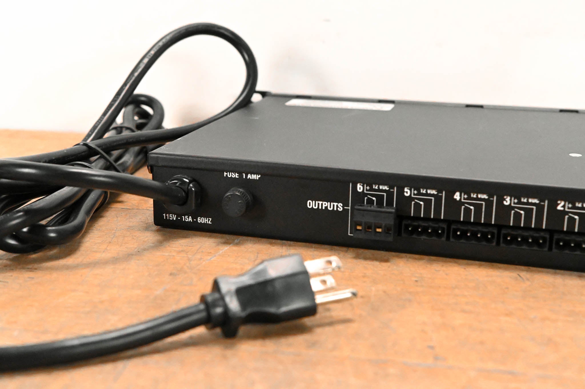 Middle Atlantic USC-6R Power Sequencer Rackmount Power Conditioner