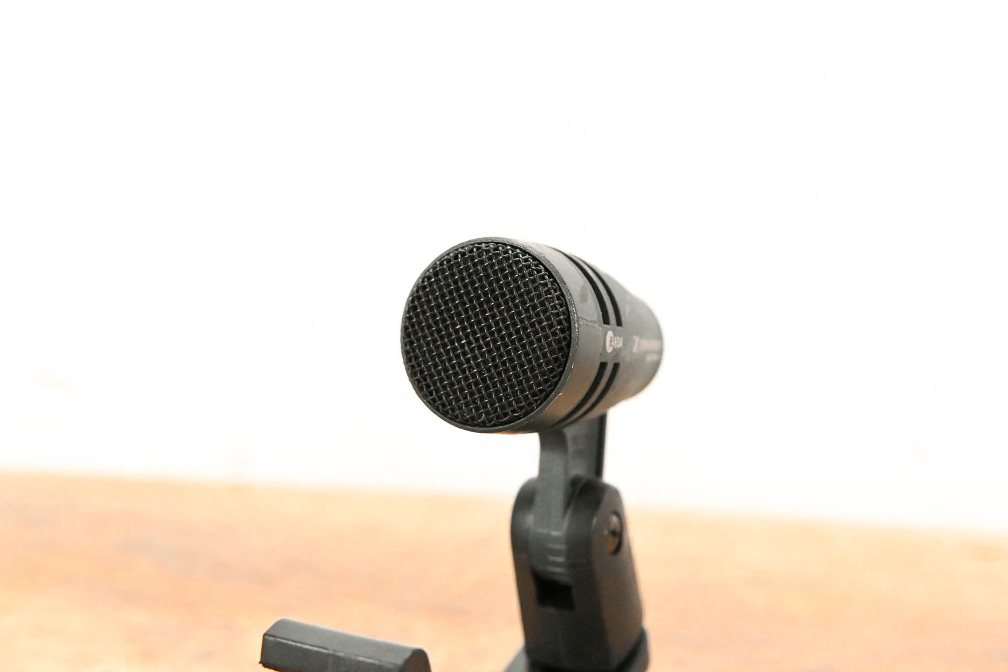 Sennheiser e 604 Dynamic Cardioid Instrument Microphone
