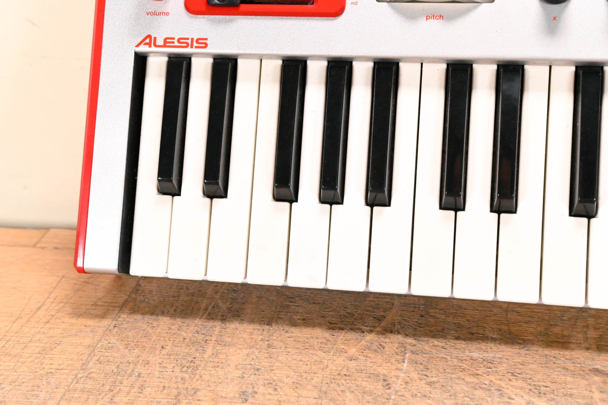 Alesis Micron 37-Key Analog Modeling Synthesizer (NO POWER SUPPLY)