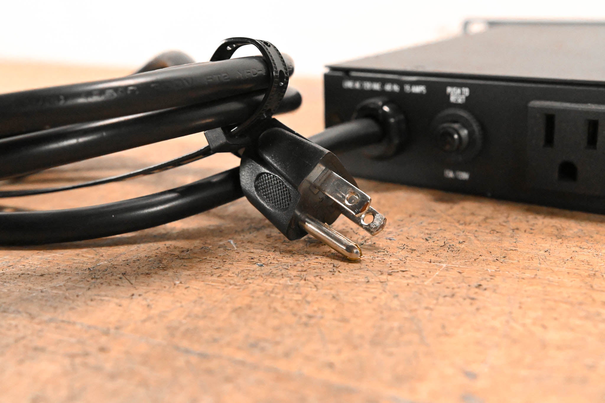Furman M-8Lx 15A Merit Series Power Conditioner with Lights