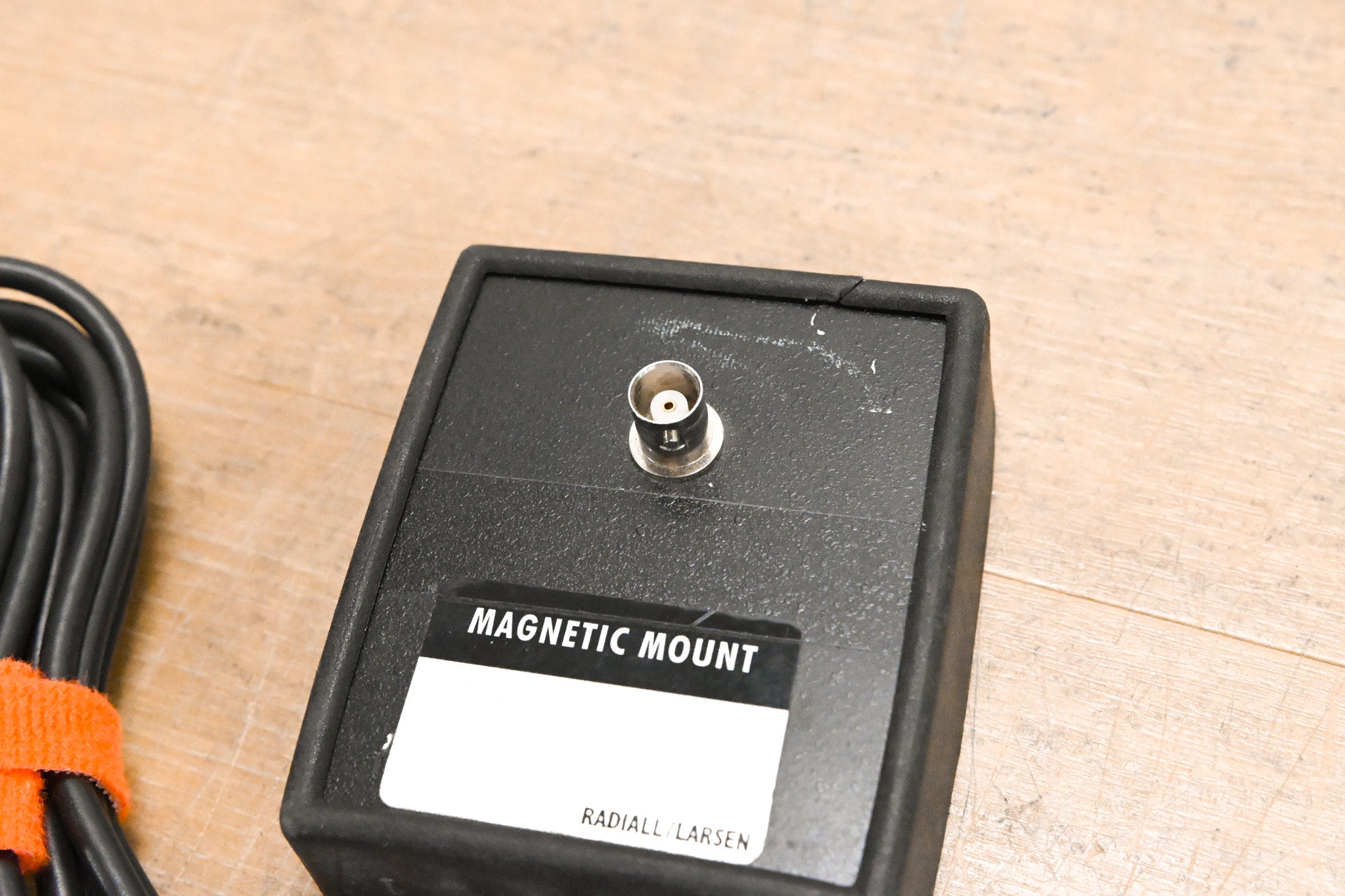 Radiall / Larsen BNC-BNC Magnet Mount