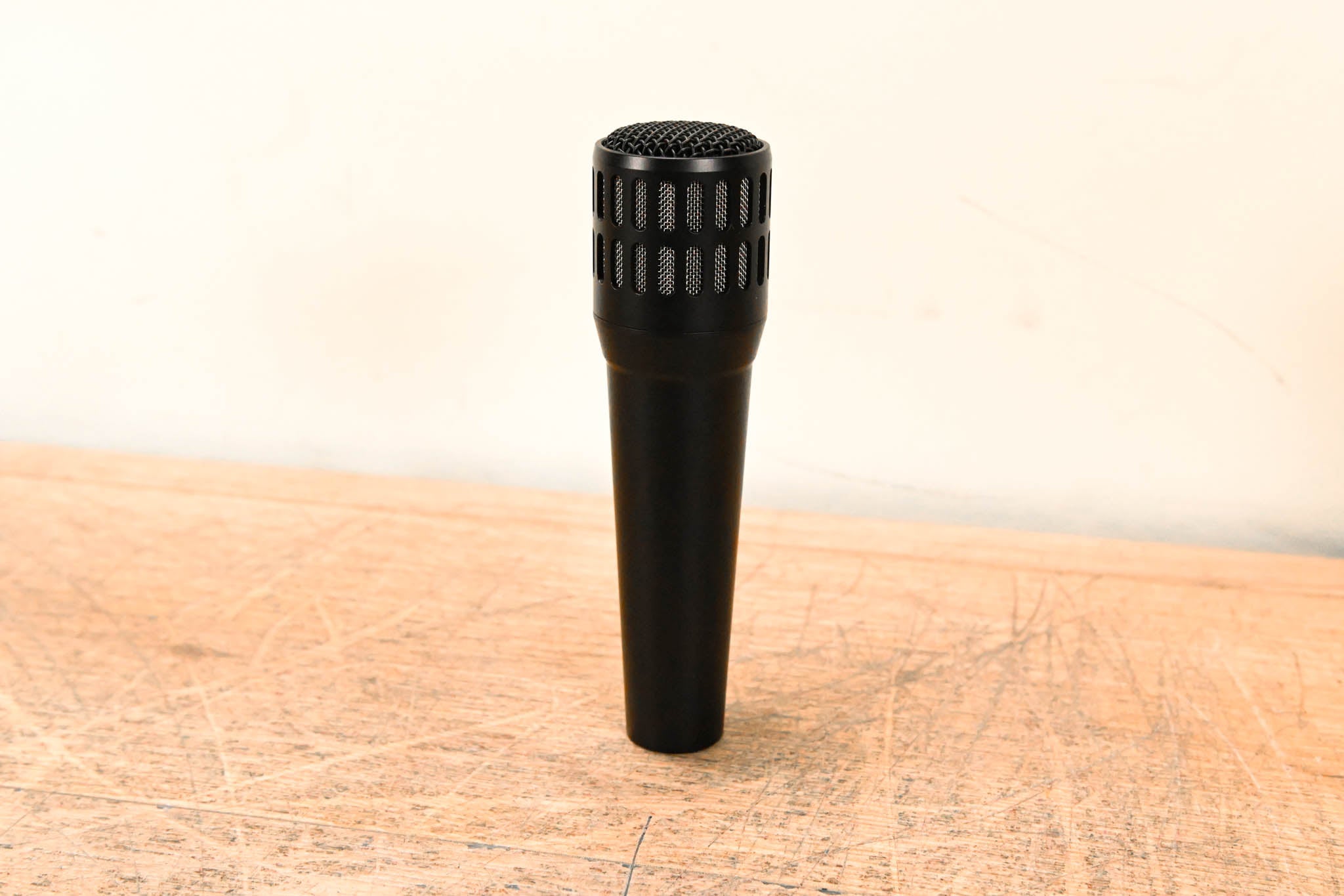 Audix i5 Cardioid Dynamic Instrument Microphone w/ CabGrabber Mic Clamp