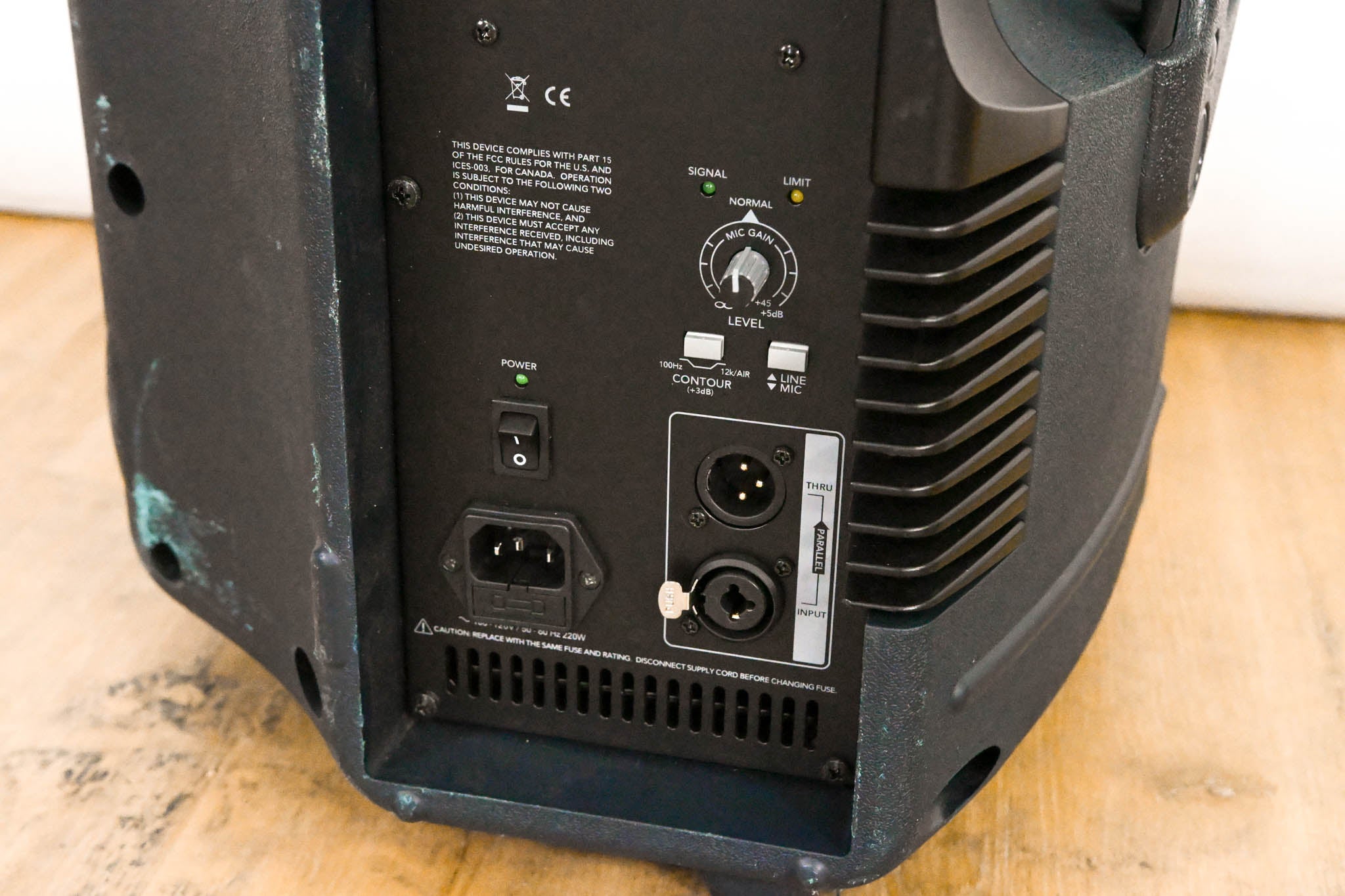 Mackie SRM350v2 Two-Way Bi-Amplified Active Loudspeaker