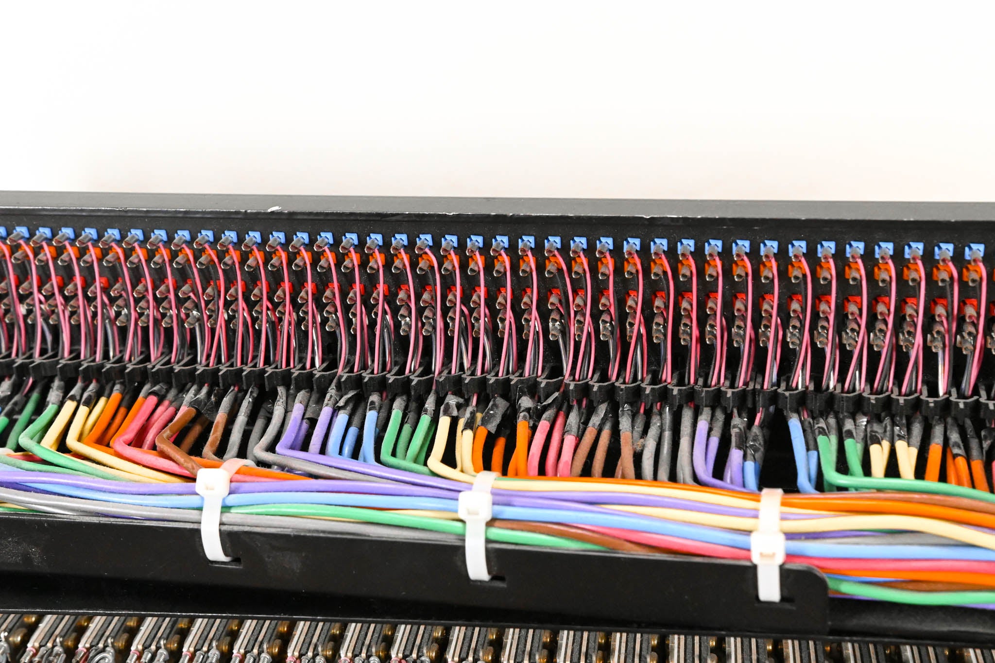 ADC BJF203-4MKII 48-Point Patch Bay with QCP Patch Panel