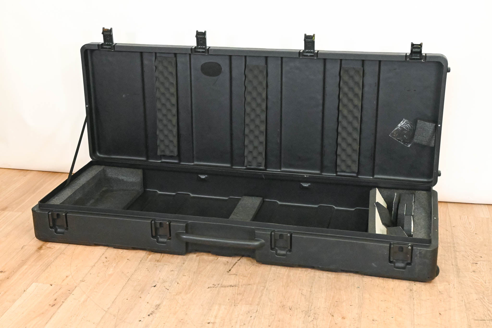 SKB Universal 88-Key Keyboard Case with Wheels