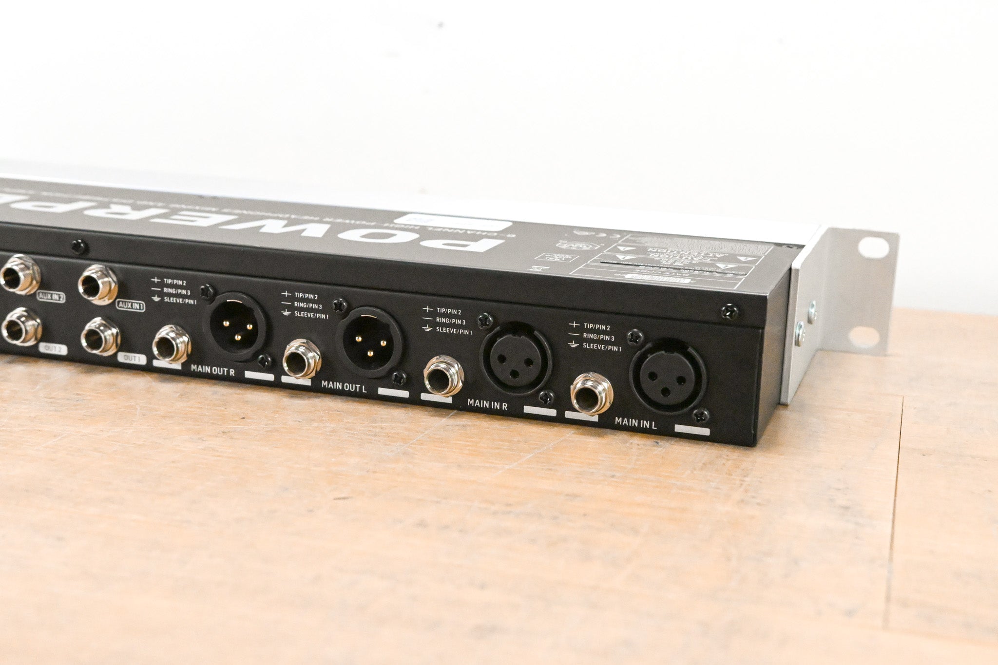 Behringer POWERPLAY HA6000 6-CH Headphone Mixing/Distribution Amplifier