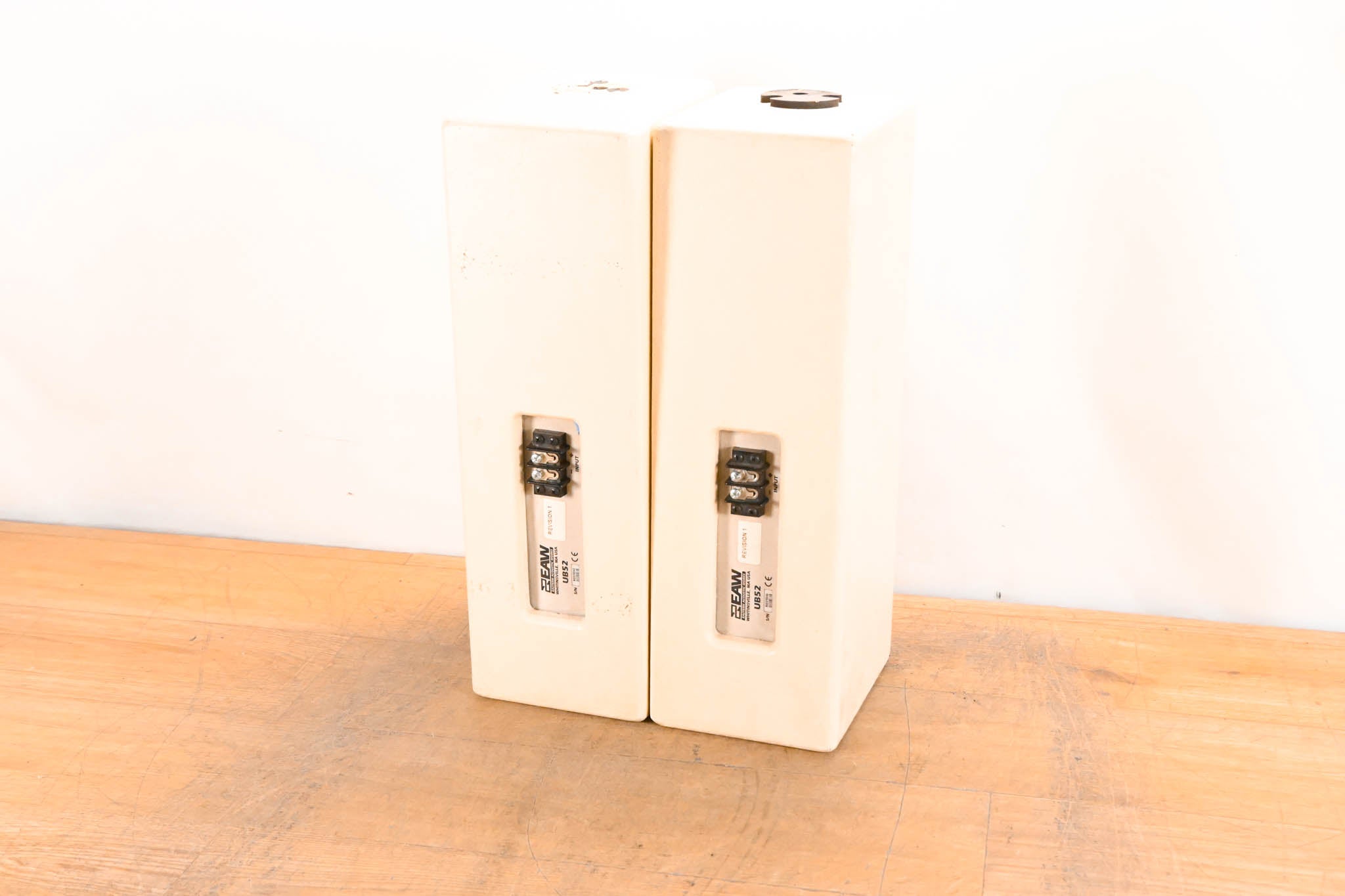 EAW UB52 Two-Way Full-Range Loudspeaker (PAIR)