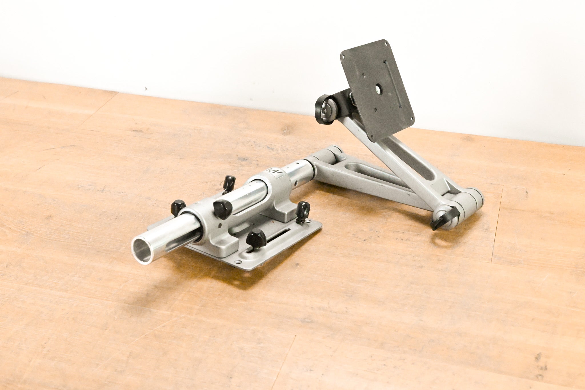 Humanscale M7 Adjustable Monitor Arm