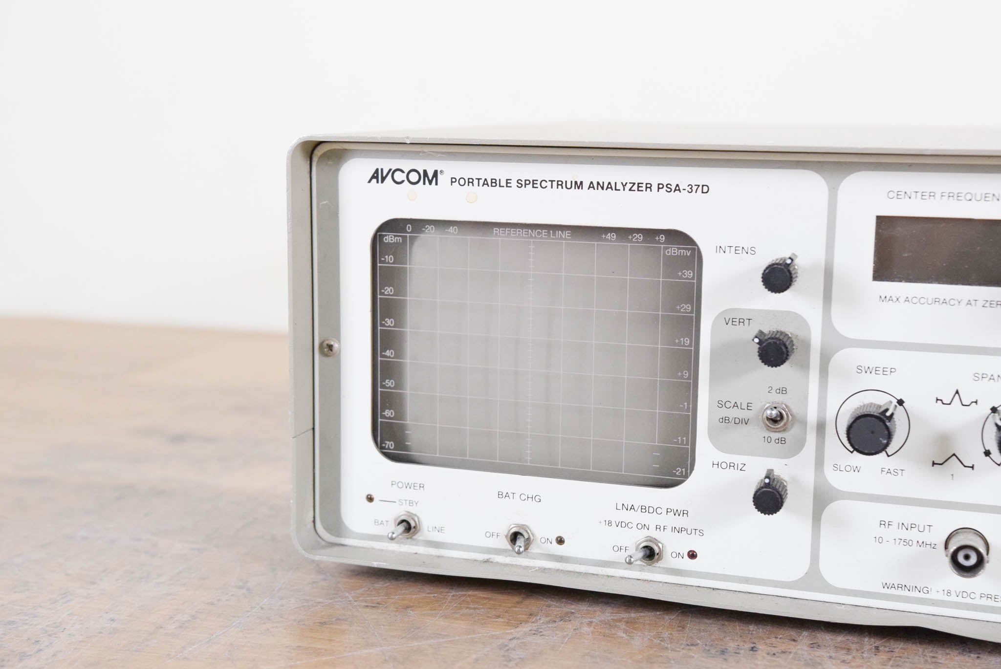 AVCOM PSA-37D Spectrum Analyzer