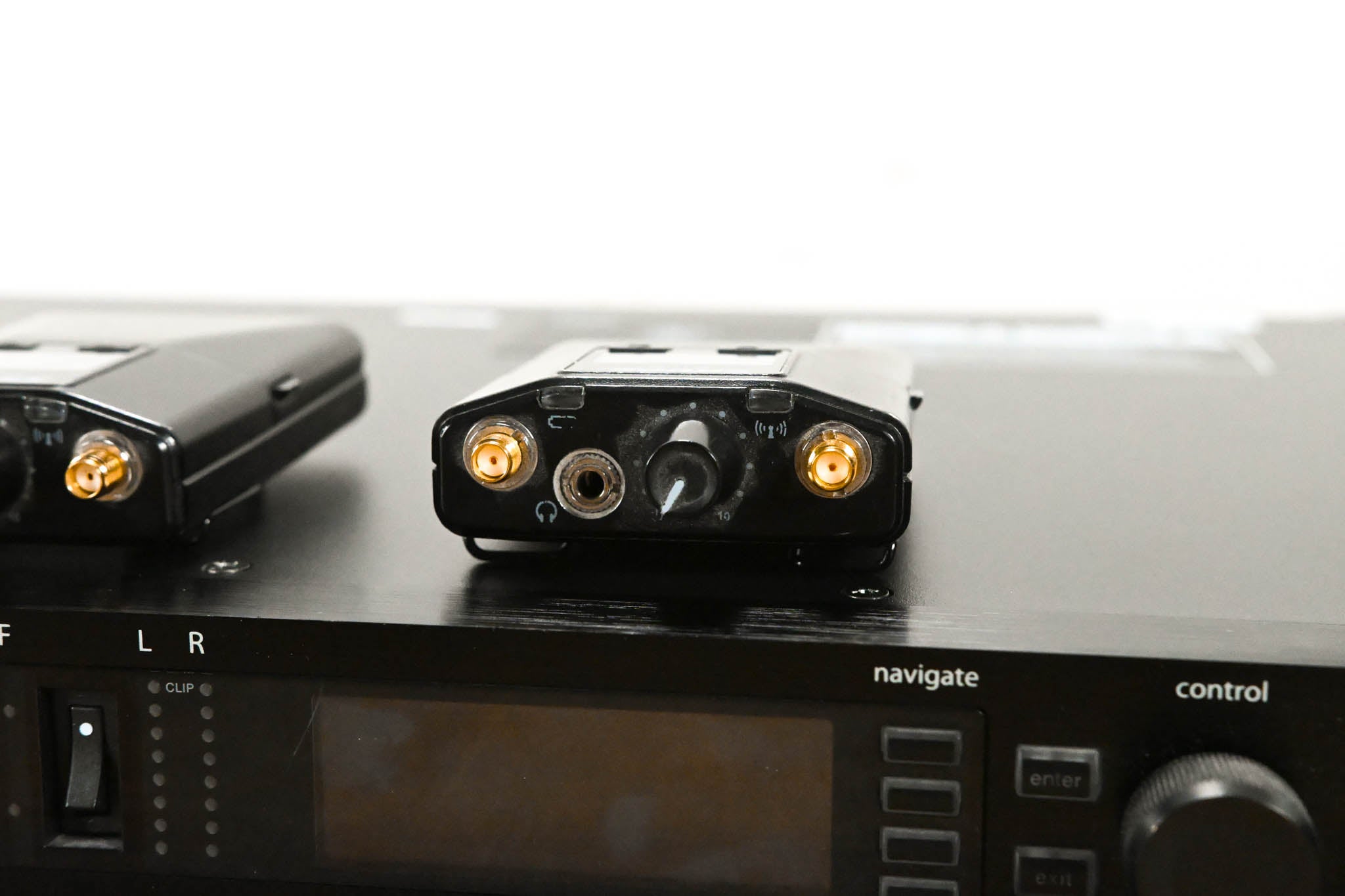 Shure PSM 1000 In-Ear Personal Monitoring System - G10 Band: 470-542 MHz