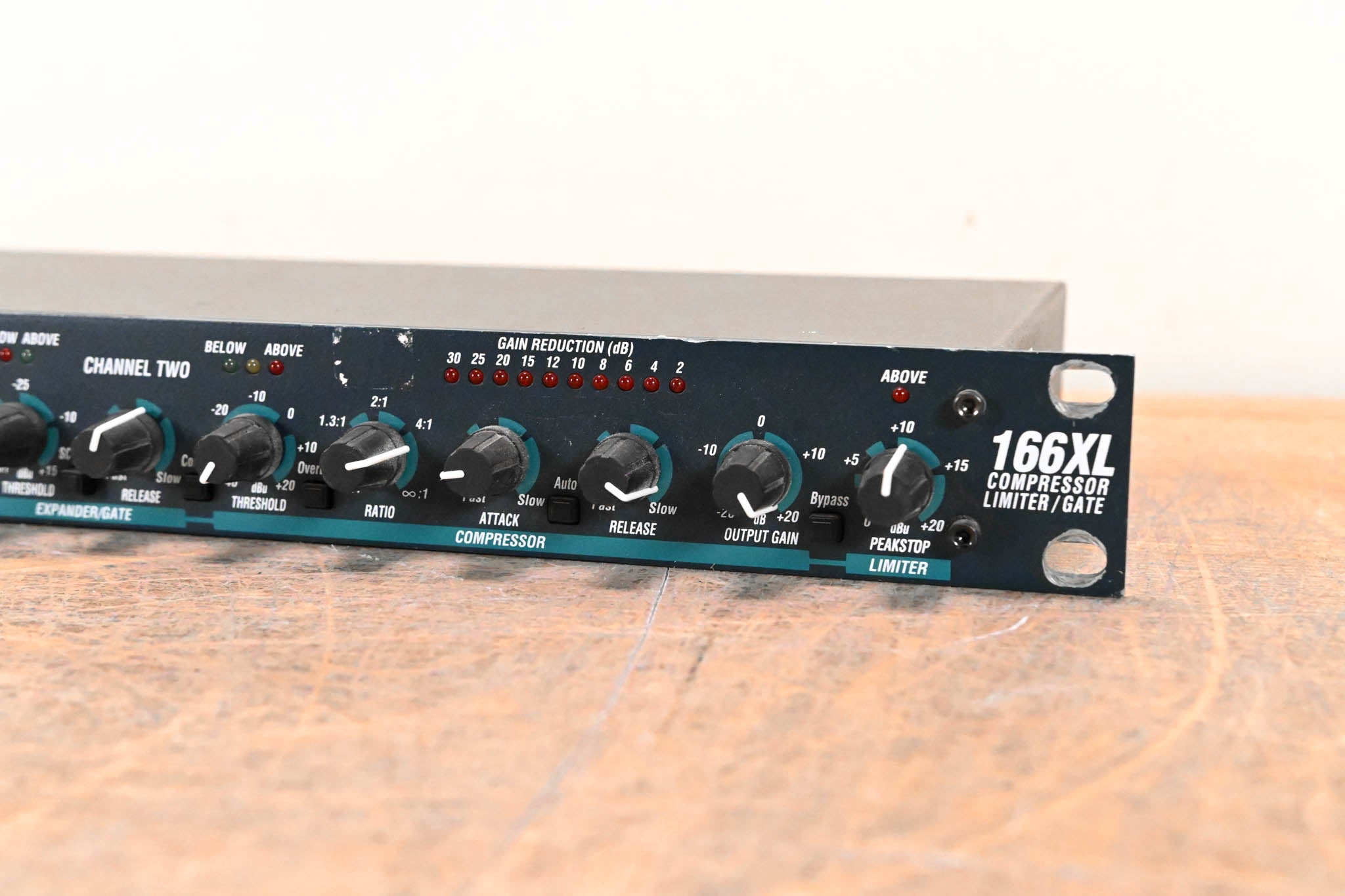 dbx 166XL 2-Channel Compressor/Limiter/Gate