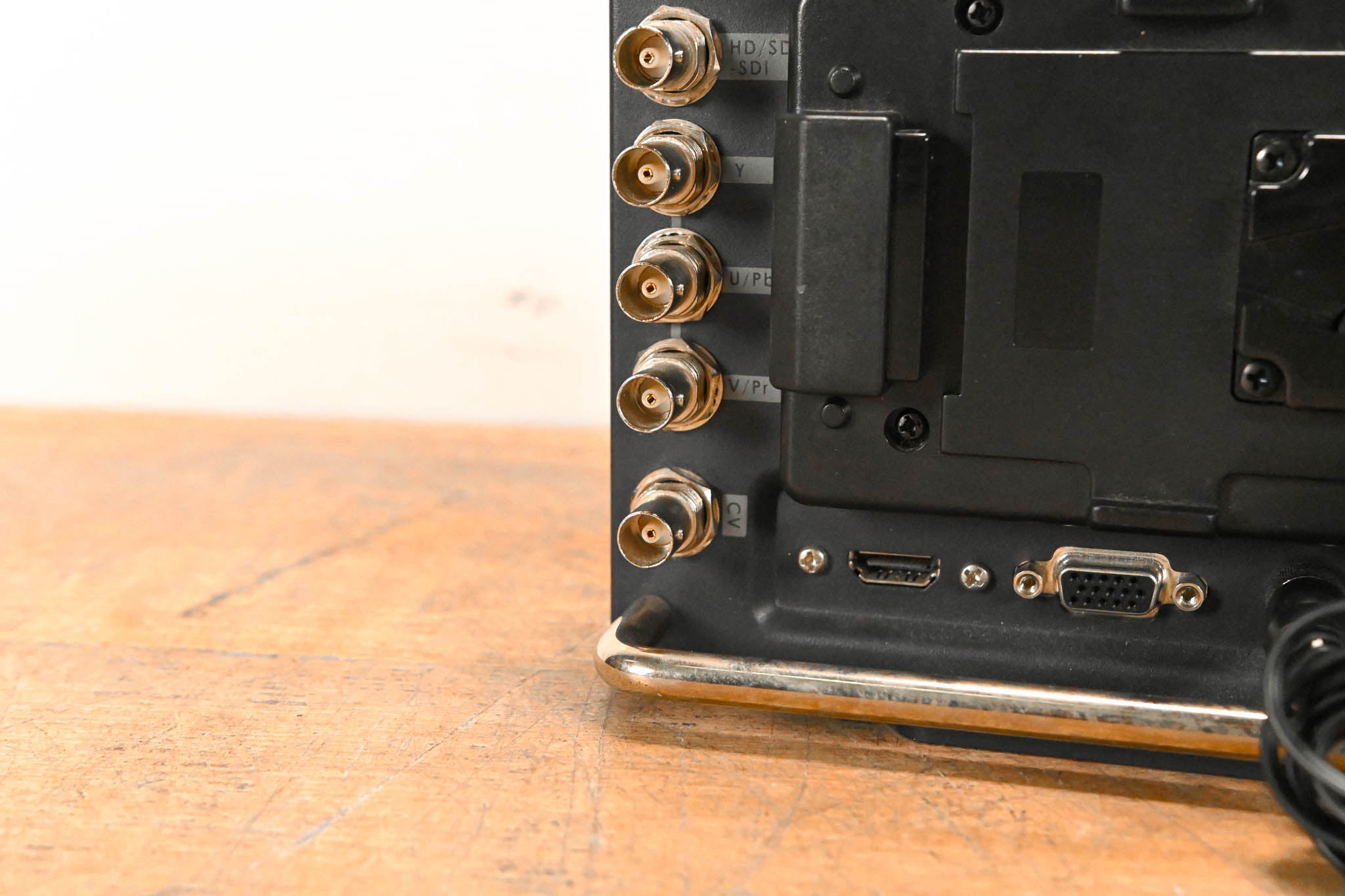 Datavideo TLM-700HD 7" HD/SD TFT LCD Monitor w/ V-Mount Battery Adapter