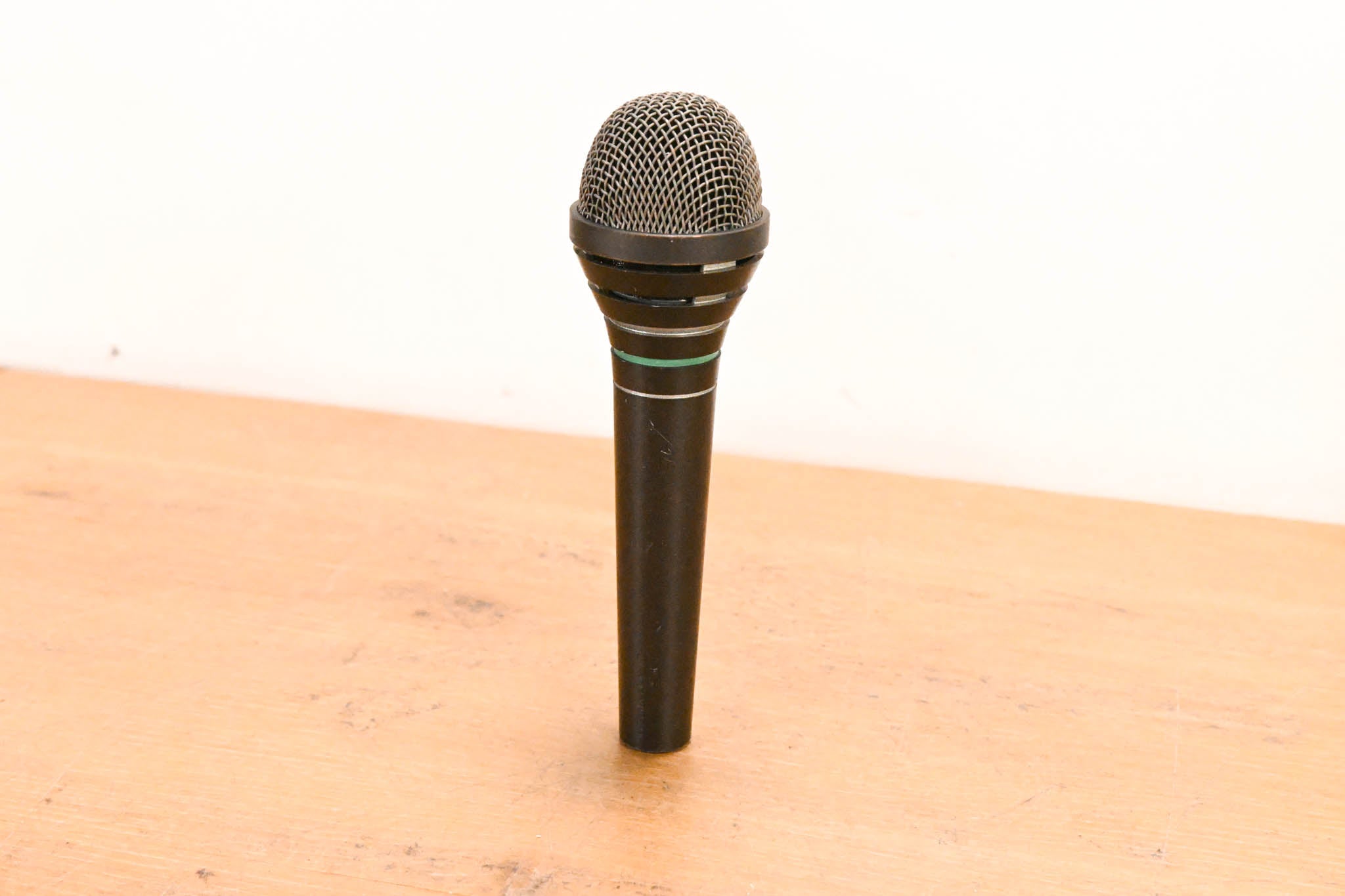 AKG D330BT Hypercardioid Dynamic Microphone