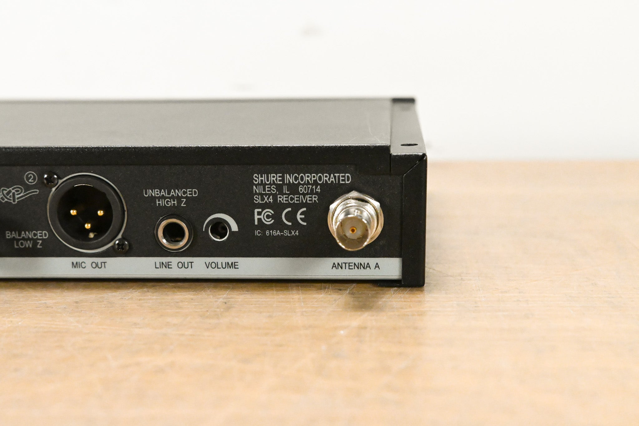 Shure SLX4 Wireless Receiver - J3 Band: 572-596 MHz (NO POWER SUPPLY)