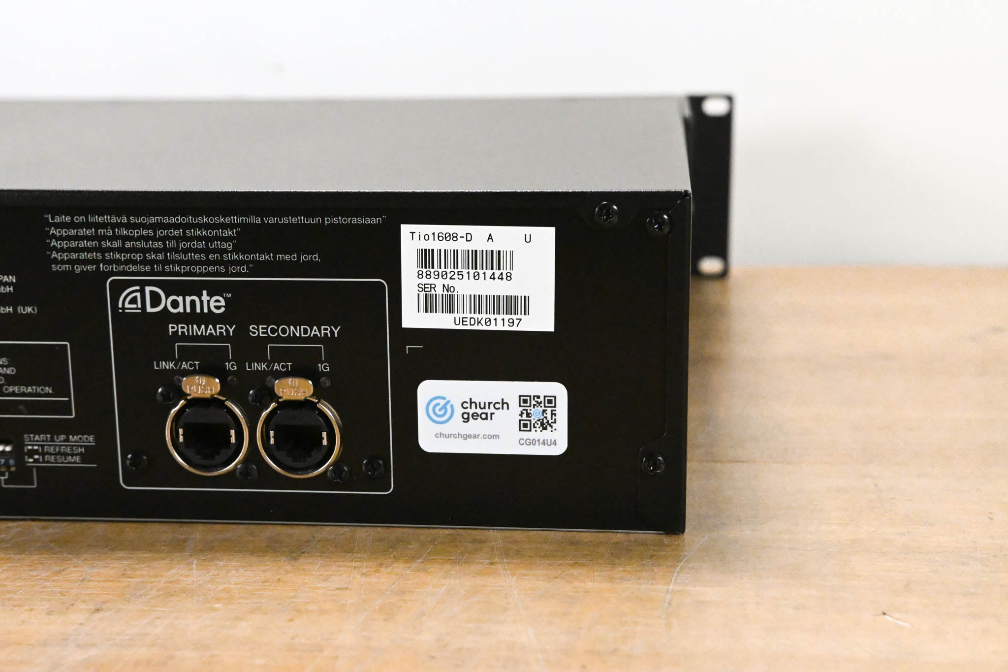Yamaha Tio1608-D 16-Input/8-Output Dante Stagebox for TF Series Mixers