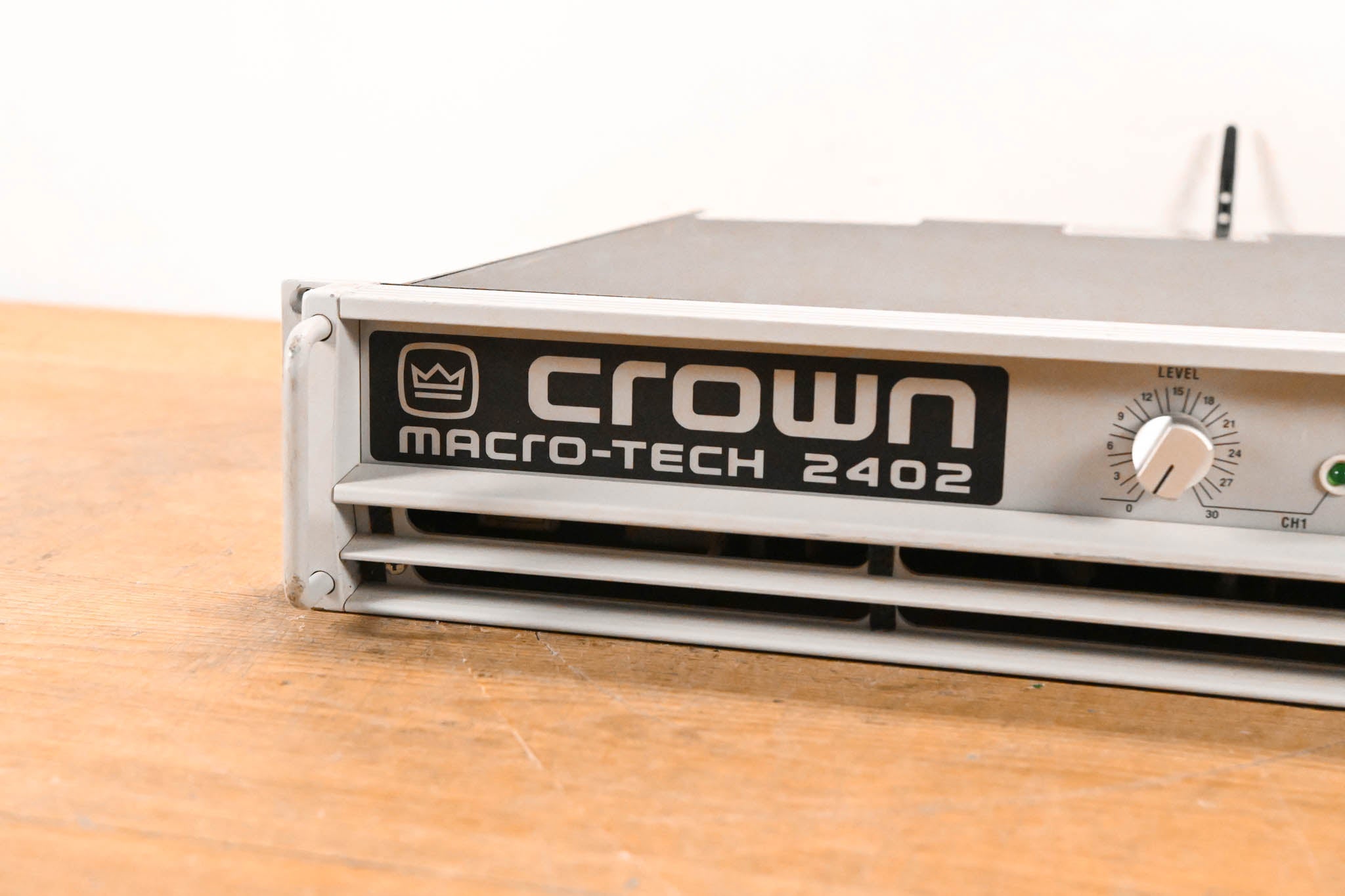 Crown Macro-Tech 2402 2-Channel Power Amplifier