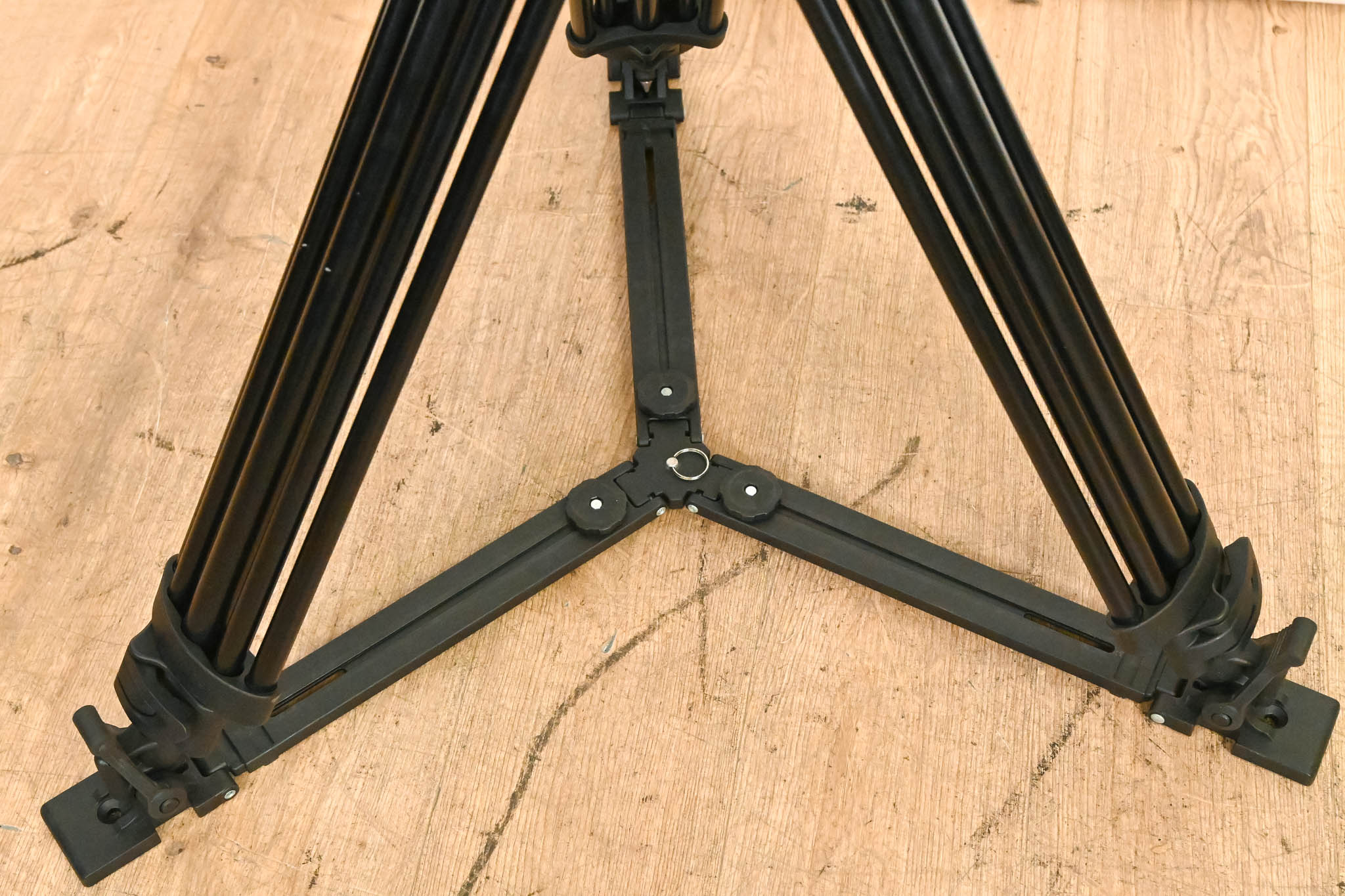 Manfrotto 504HD Fluid Video Head with 546GB 2-Stage Tripod