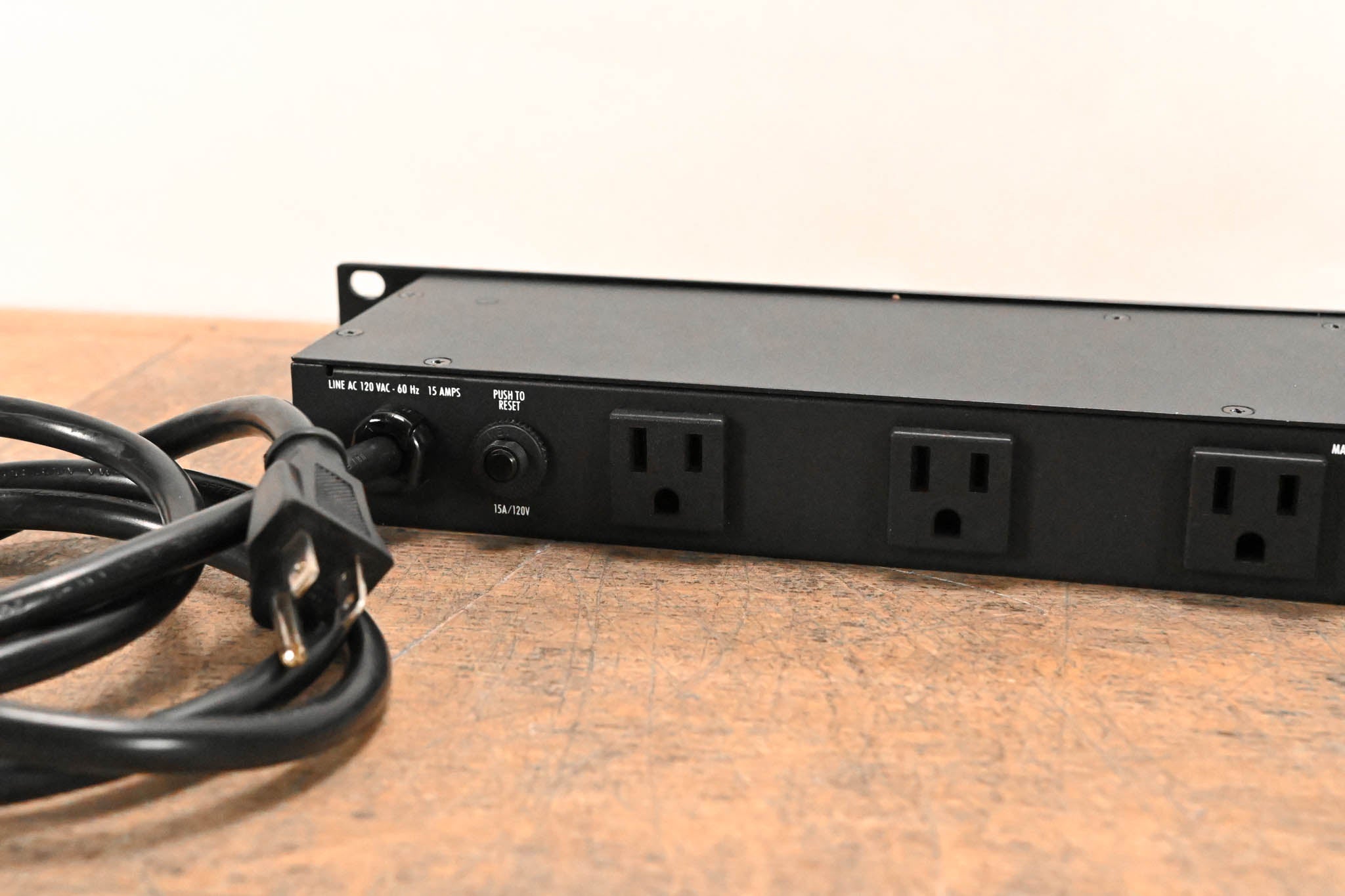 Furman M-8x2 8-Outlet Power Conditioner