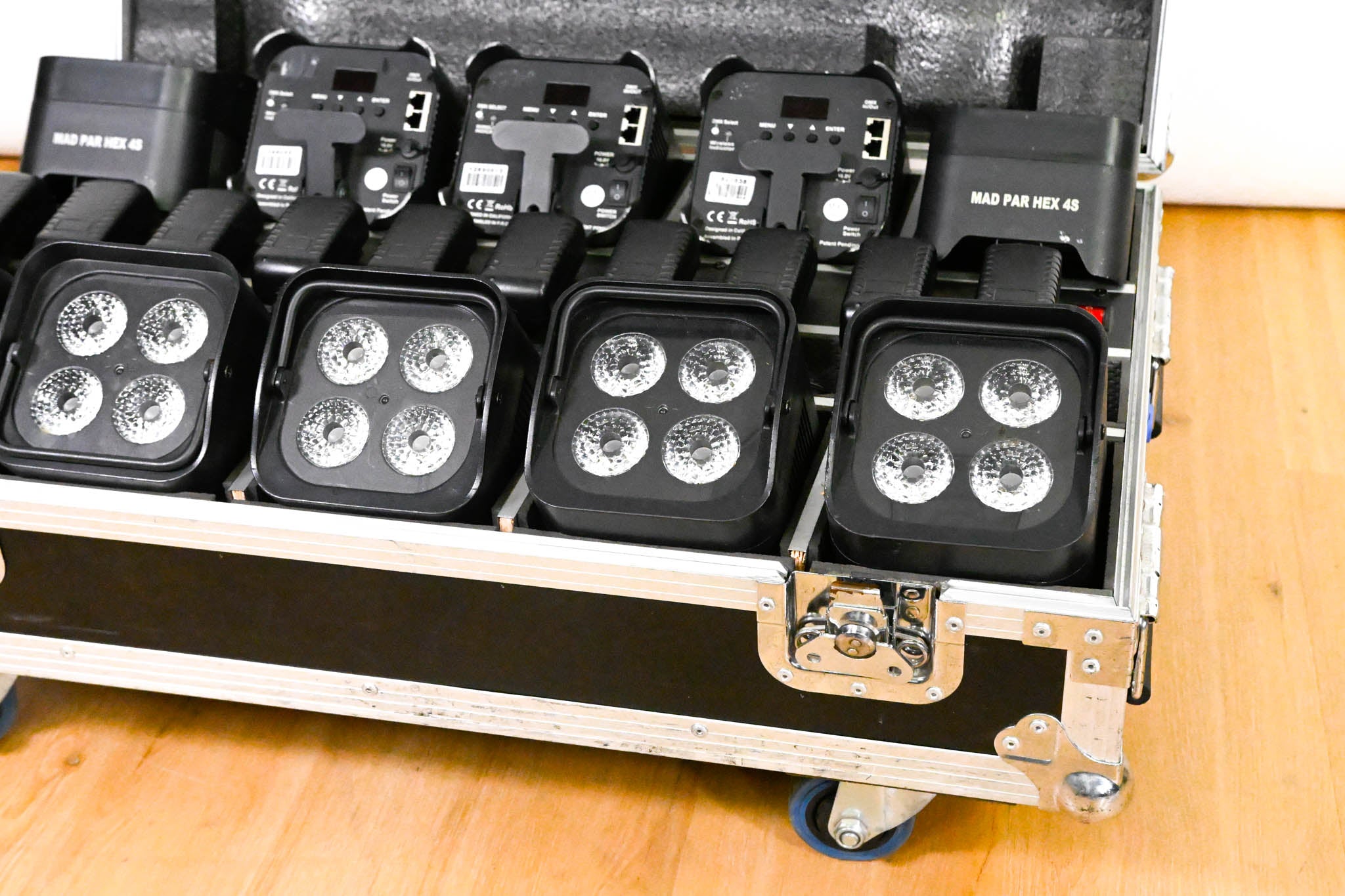 JMAZ Lighting MAD PAR HEX 4S Battery LED Uplight Kit w/ Charging Case