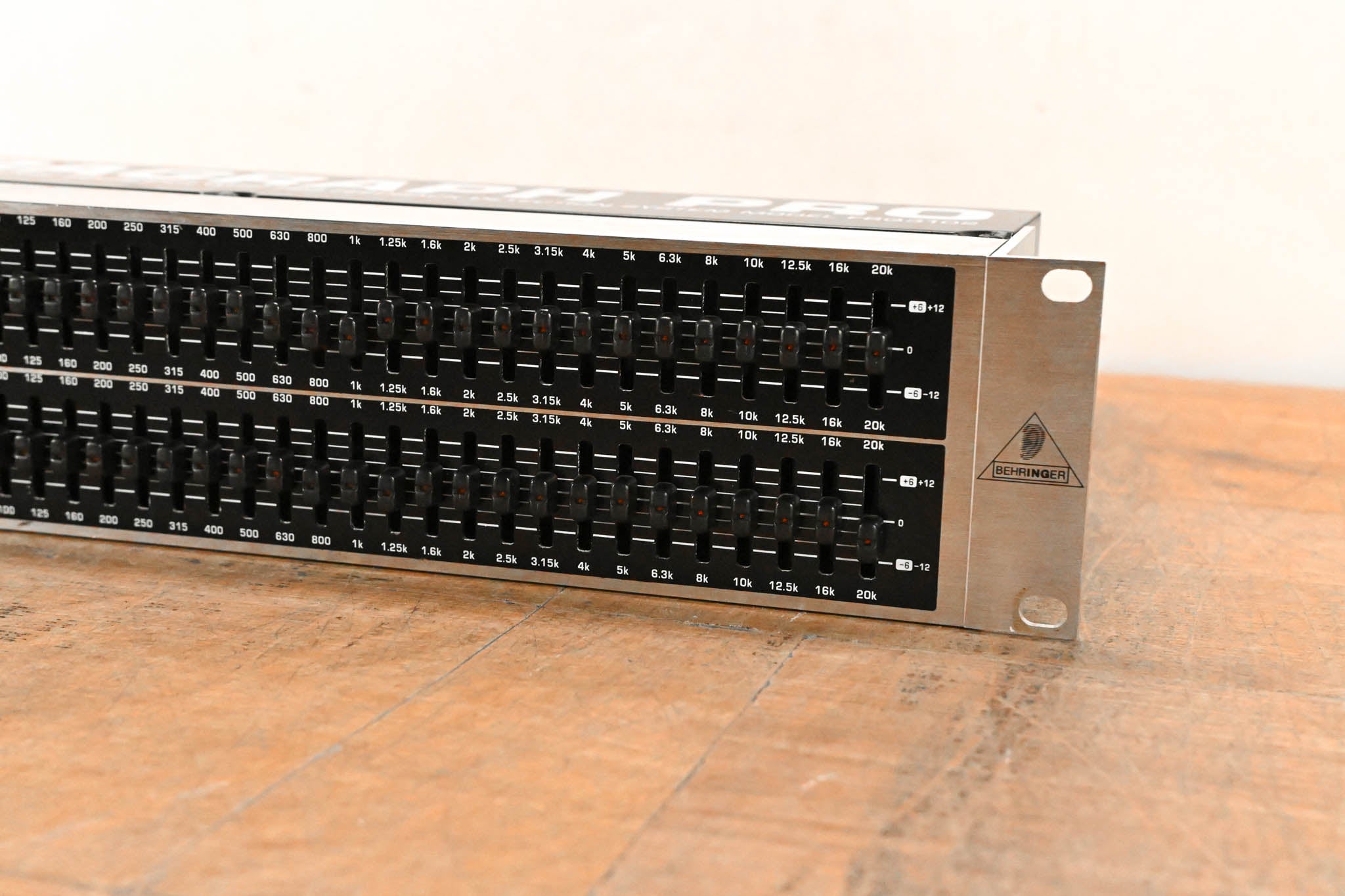 Behringer ULTRAGRAPH PRO FBQ3102 Dual 31-Band Graphic Equalizer