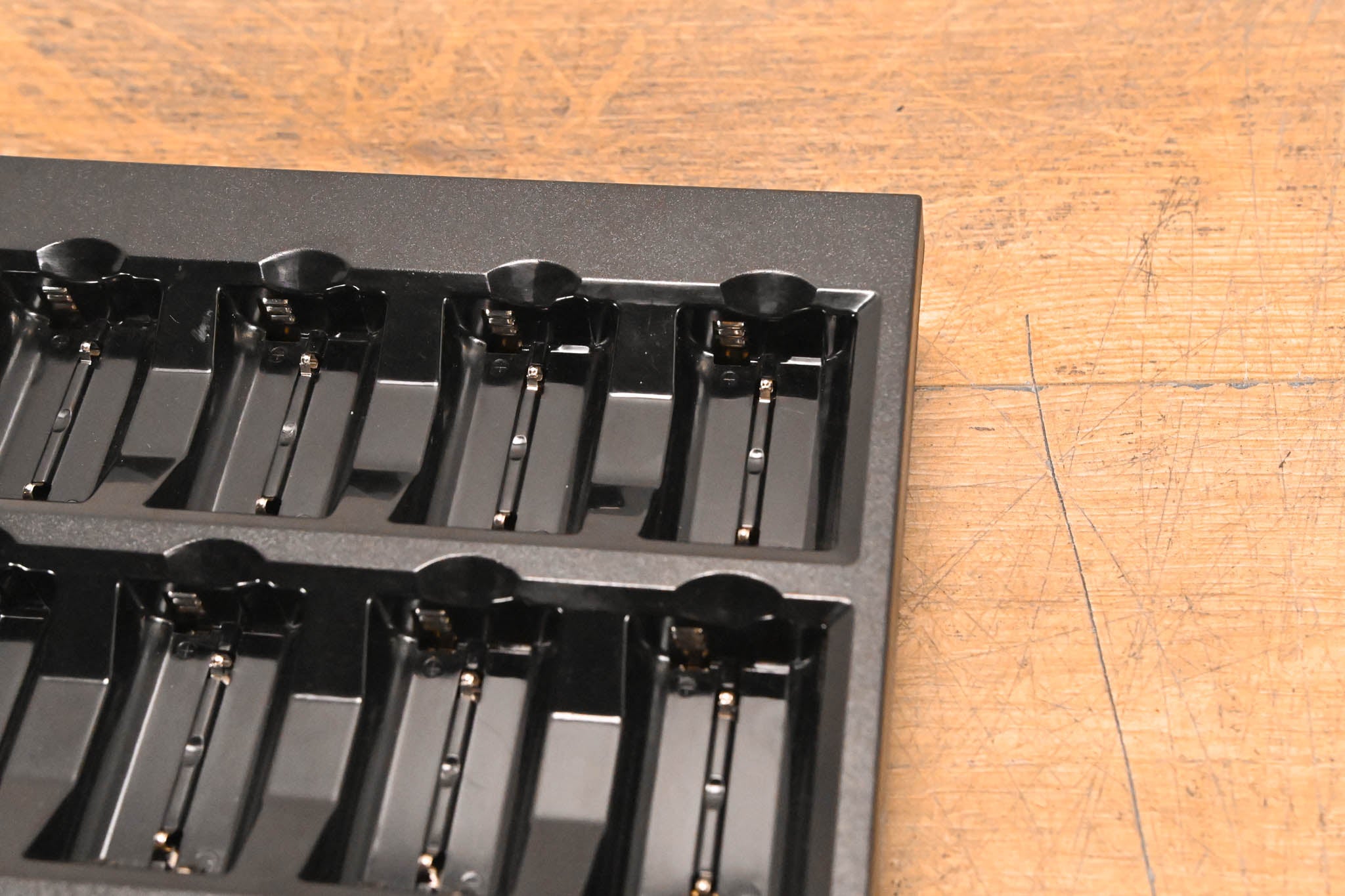 Shure SBC800 Eight-Bay Battery Charger for SB900B Batteries