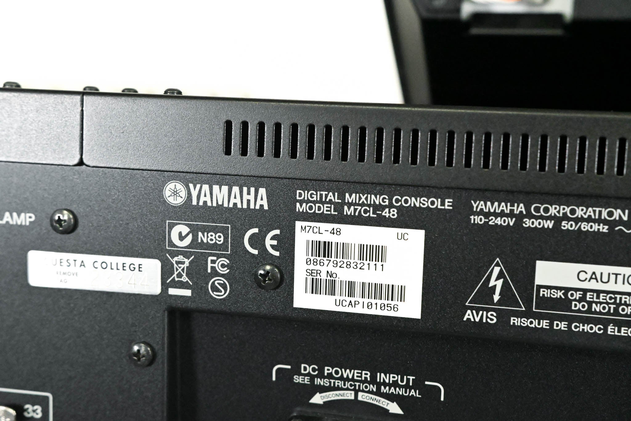Yamaha M7CL-48 48-Channel Digital Audio Mixing Console with Road Case