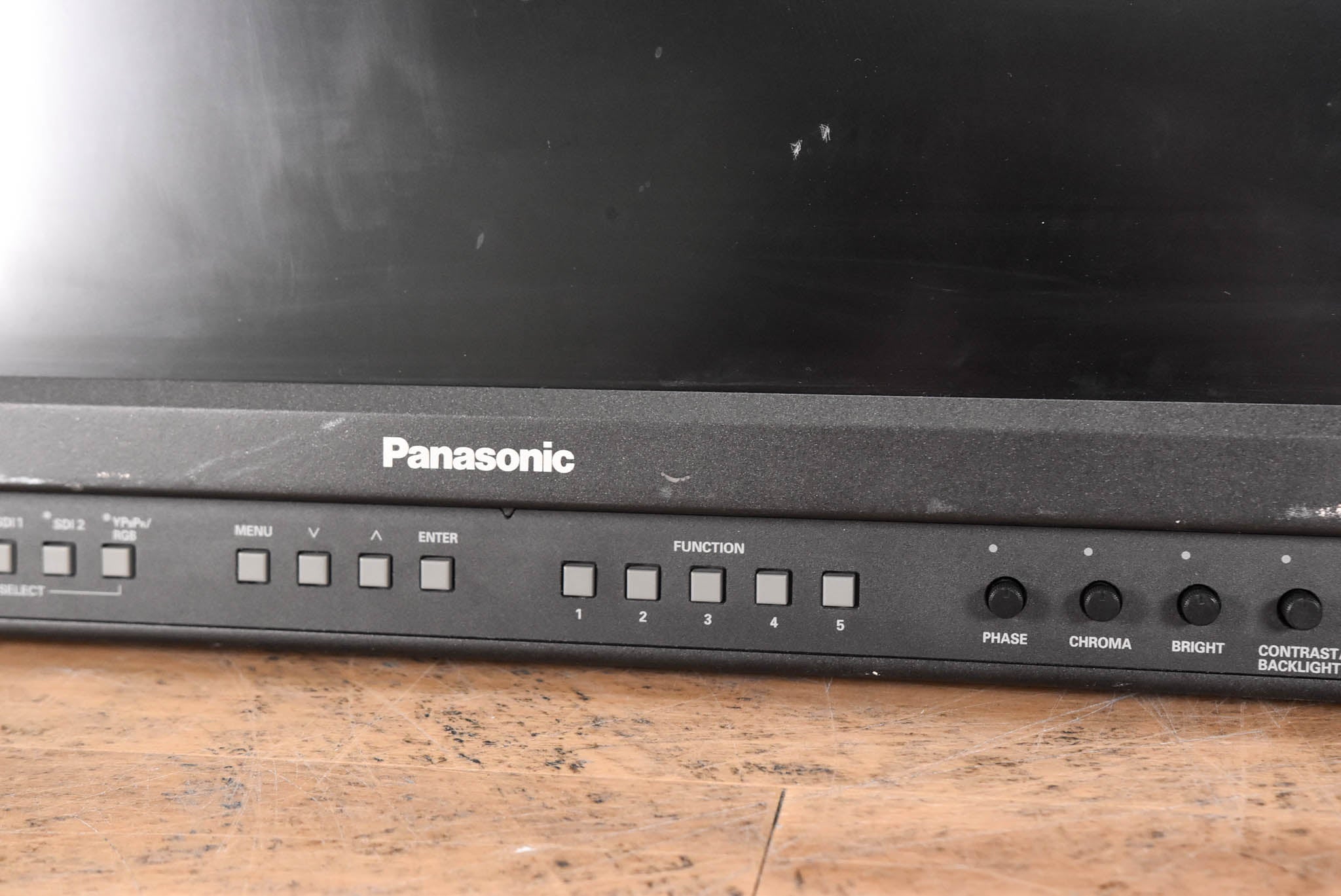Panasonic BT-LH2600WP 26