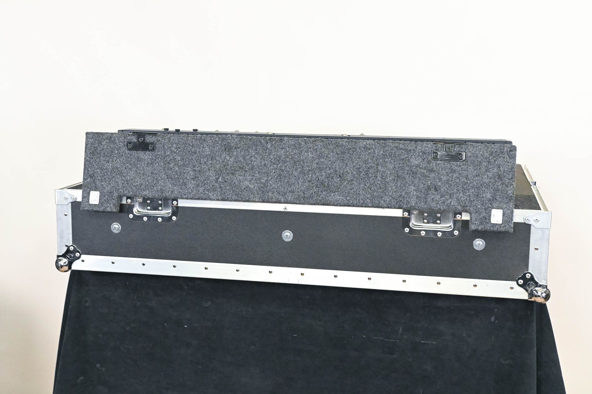 AVID VENUE SC48 Digital Audio Mixing Console with Road Case