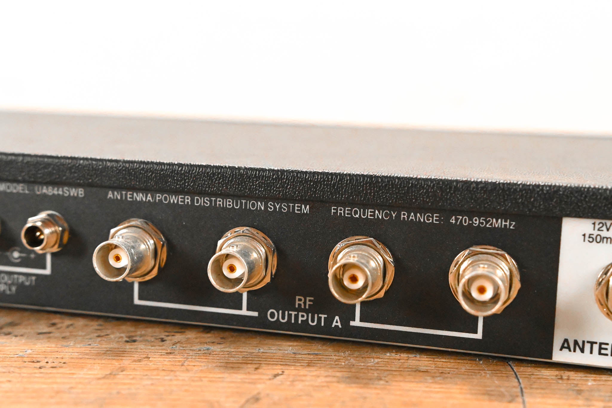 Shure UA844SWB Antenna Distribution System - 470-952 MHz NO POWER SUPPLY