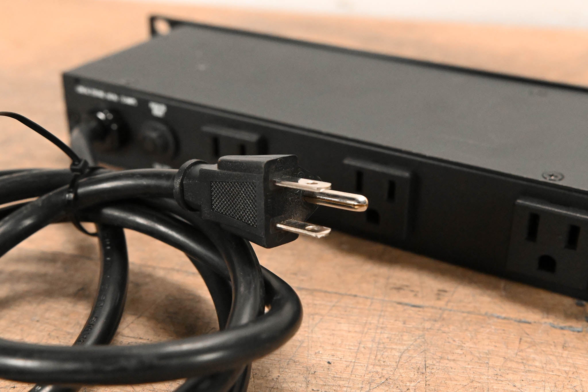 Furman M-8x2 8-Outlet Power Conditioner