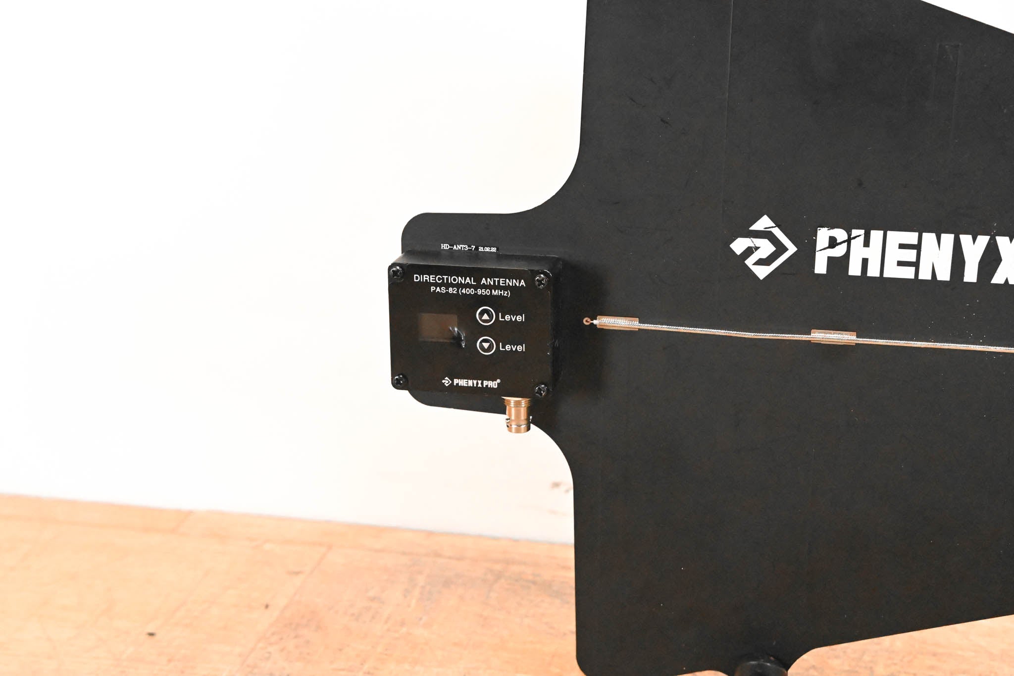 Phenyx Pro PAS-82 UHF Paddle Directional Antenna - 400-950MHz